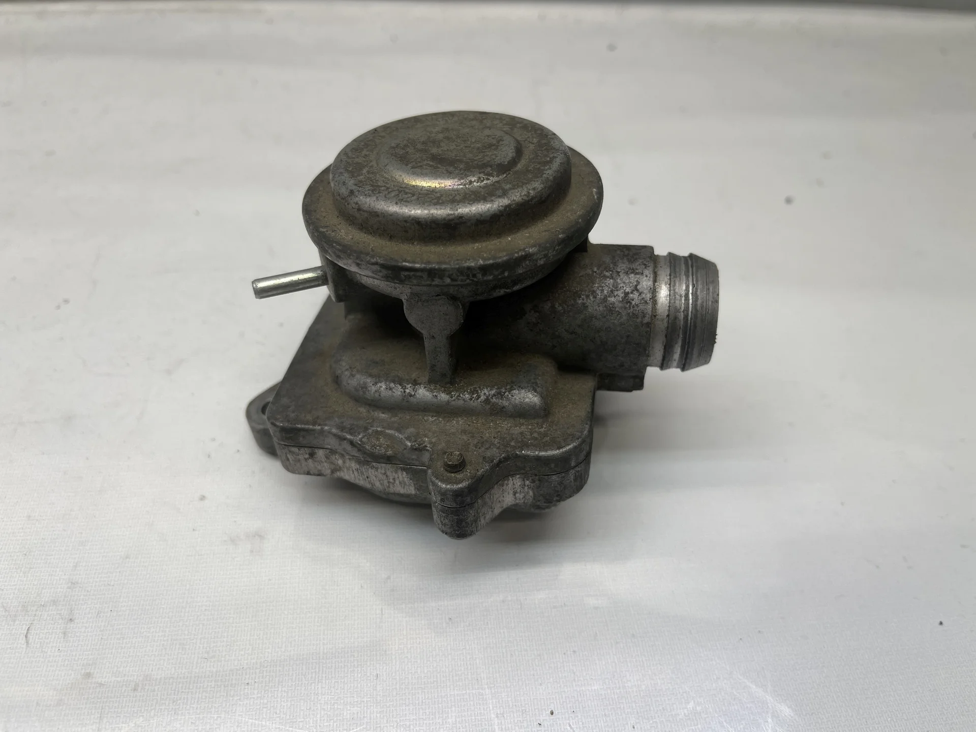 Клапан ЕГР Mercedes-Benz W211 273 A0021407460 - изображение 1