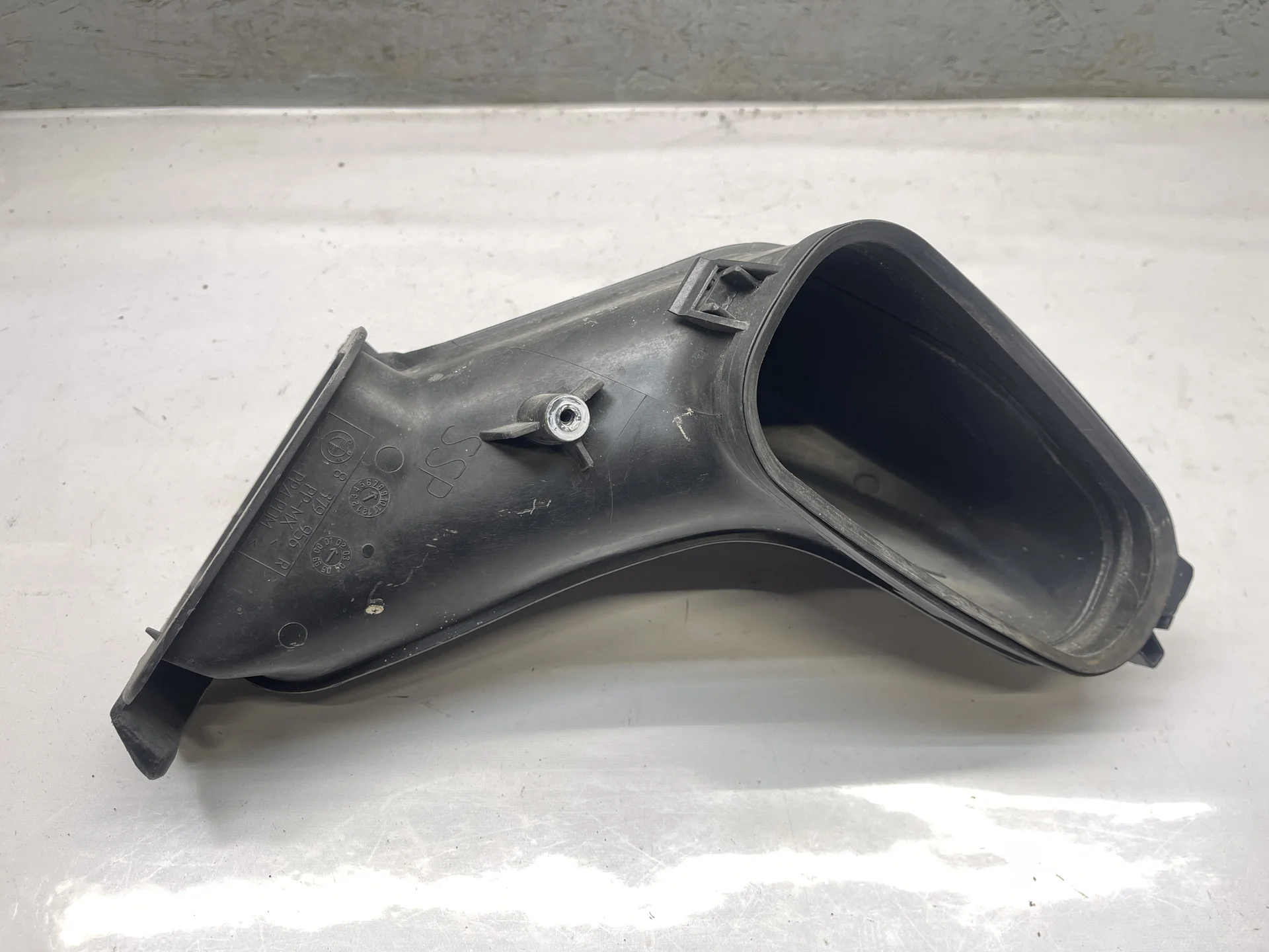 Воздухозаборник печки BMW 7 серия IV - E66  64318379956 - миниатюра 2