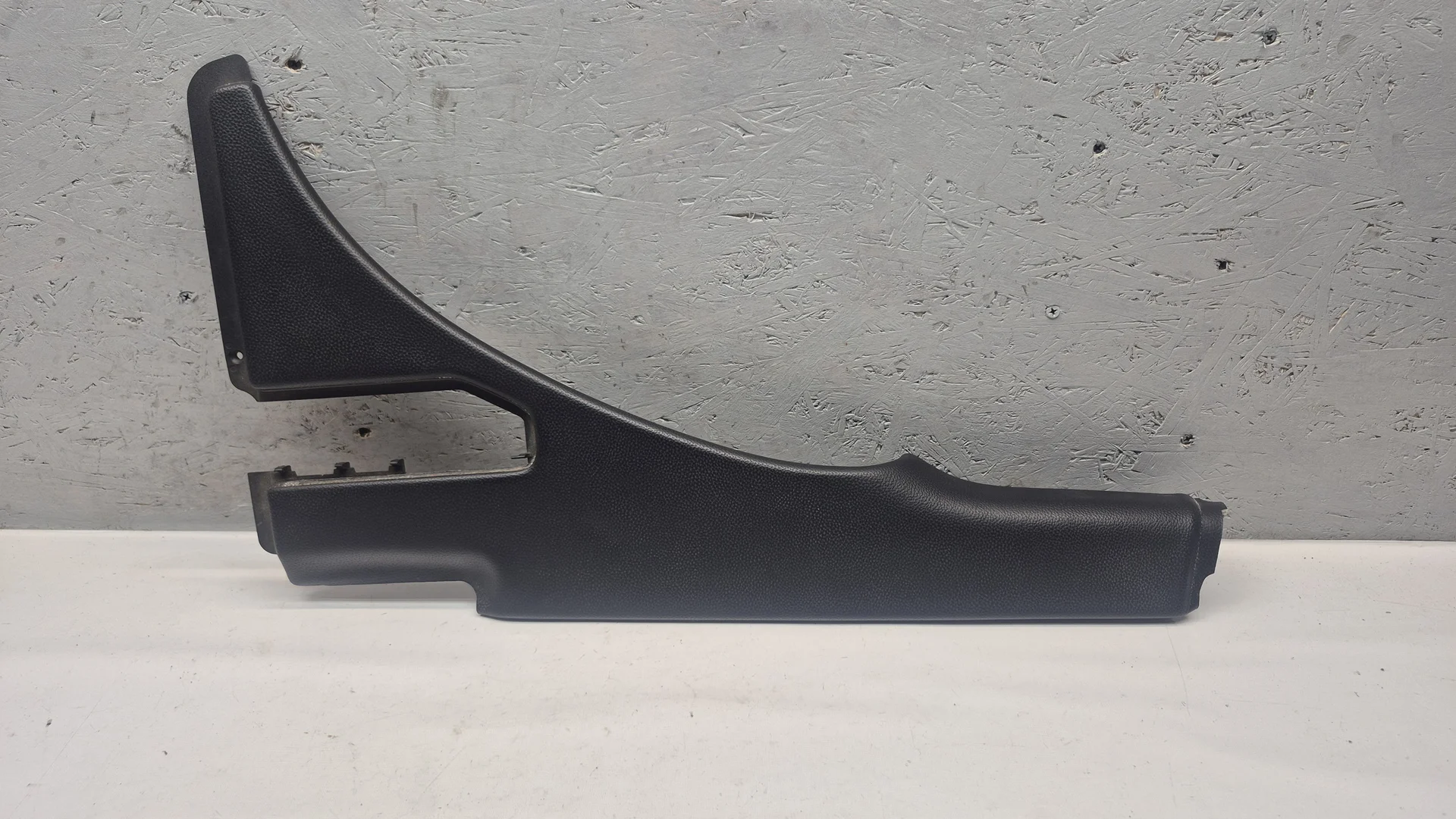 Обшивка стойки задней правой Mercedes-Benz R230 A2306901241 - изображение 1