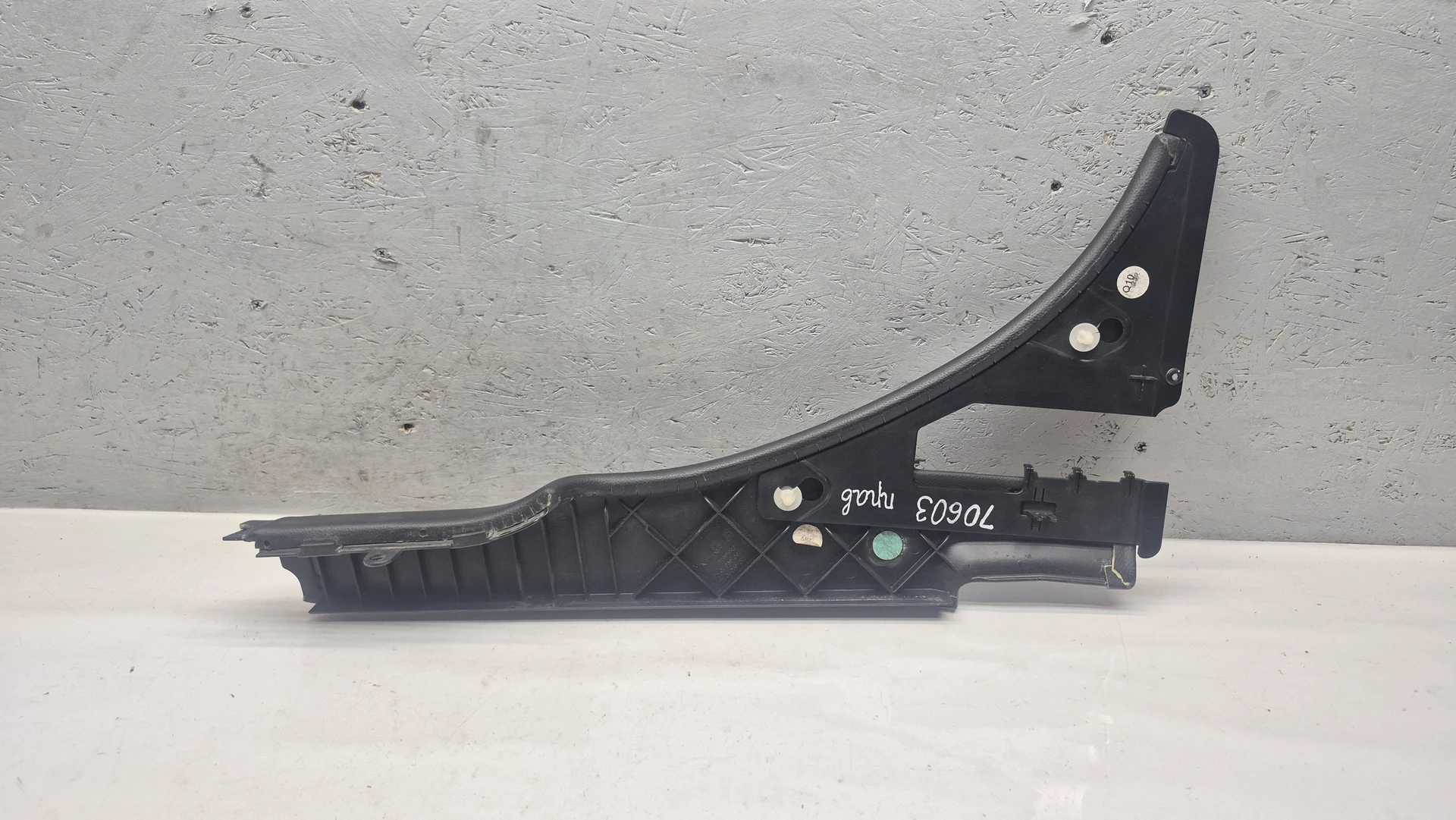 Обшивка стойки задней правой Mercedes-Benz R230 A2306901241 - миниатюра 2