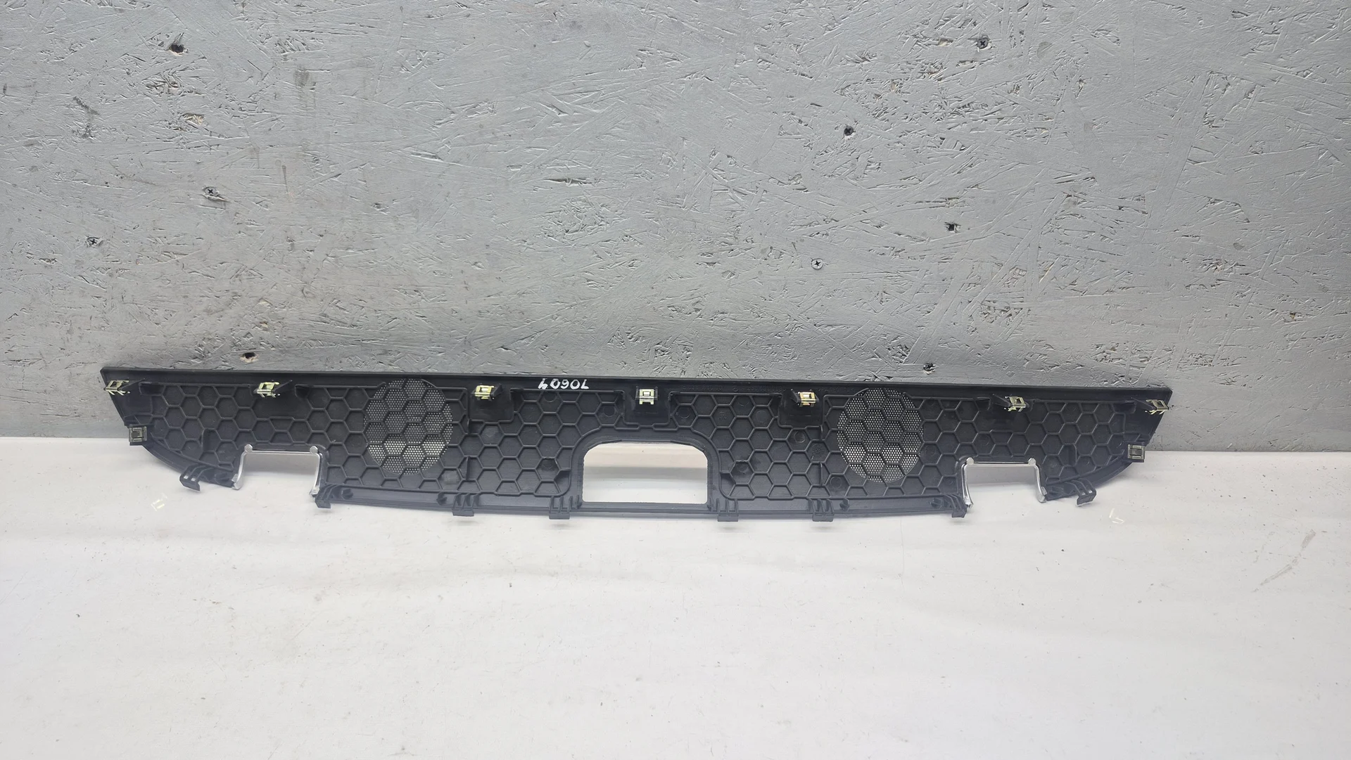 Накладка на динамик Mercedes-Benz R230 A2306900030 - миниатюра 2