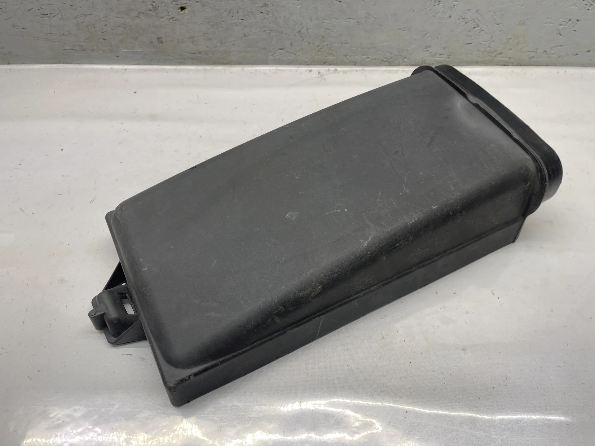 Крышка салонного фильтра BMW 7 серия IV - E66 64318379958 - изображение 1