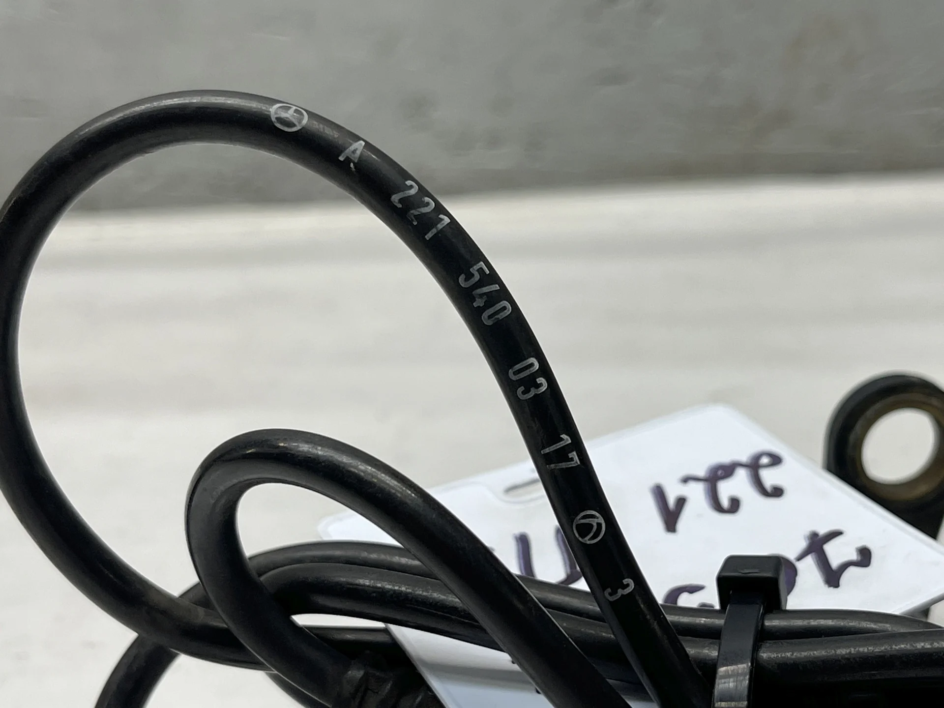 Датчик ABS передний Mercedes-Benz W221 A2218400317 - миниатюра 4