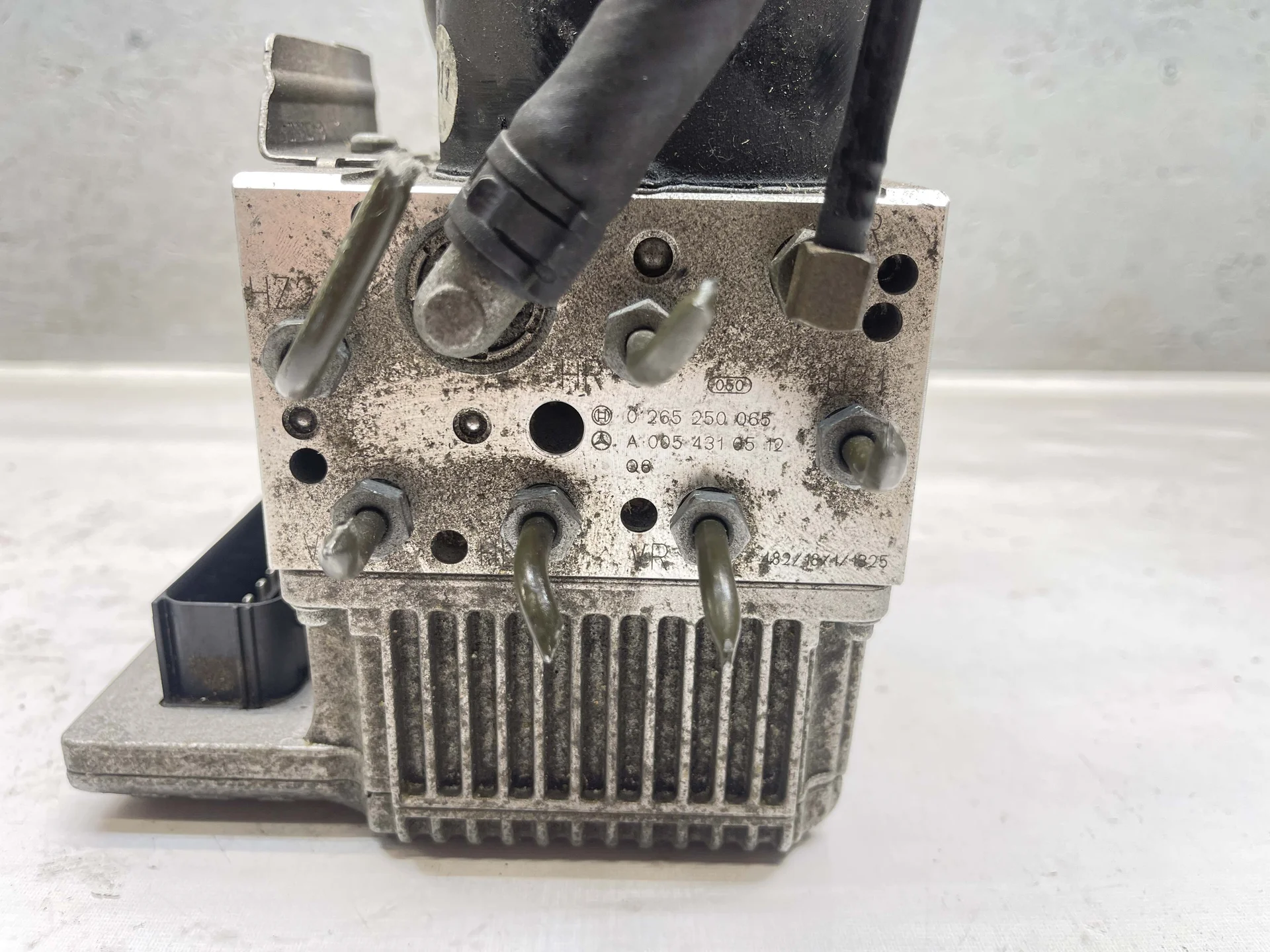 Блок ABS (насос) Mercedes-Benz W211 112 A0054317912 - миниатюра 4
