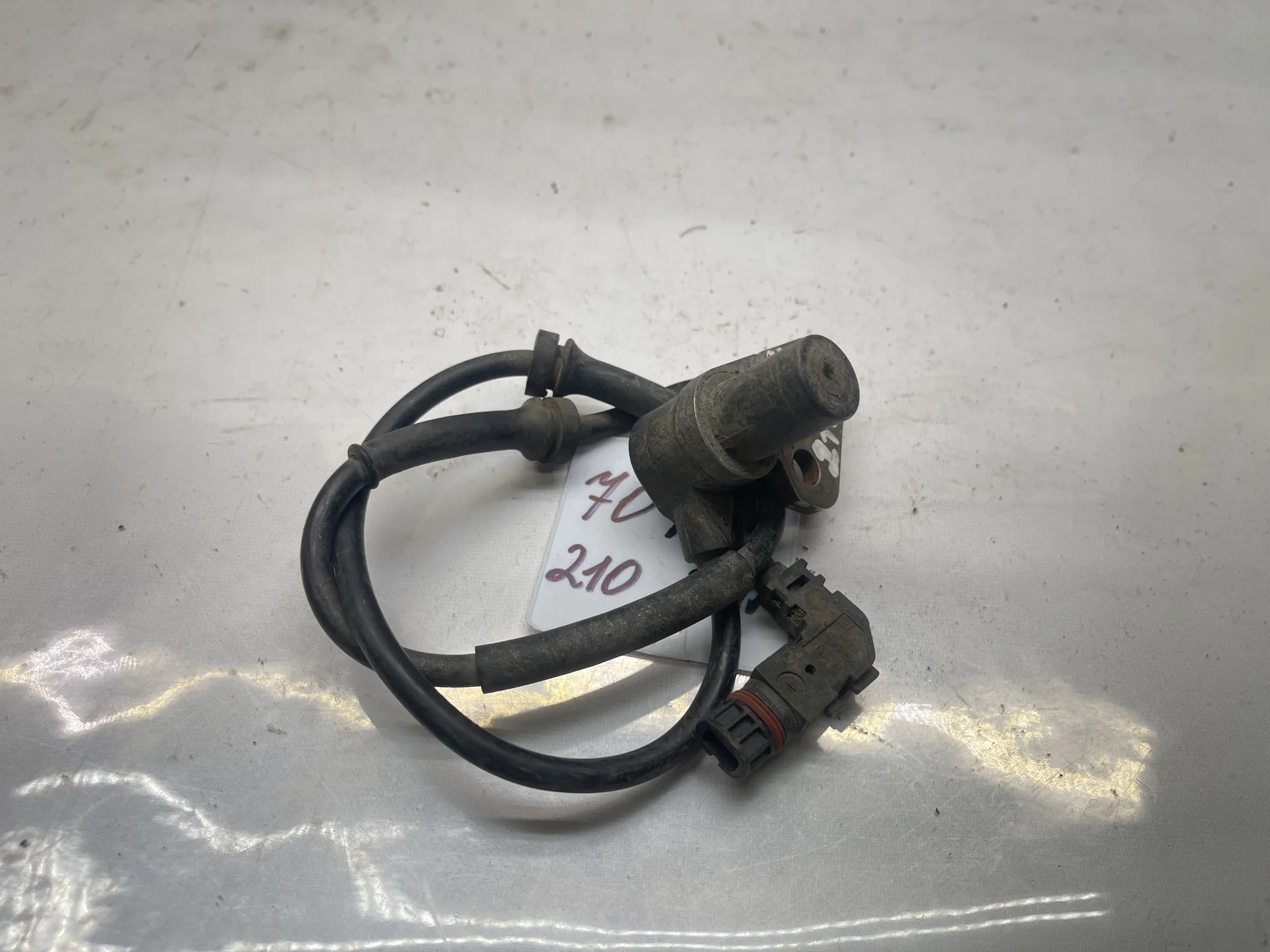 Датчик ABS передний правый Mercedes-Benz W210 A2105404910 - изображение 1