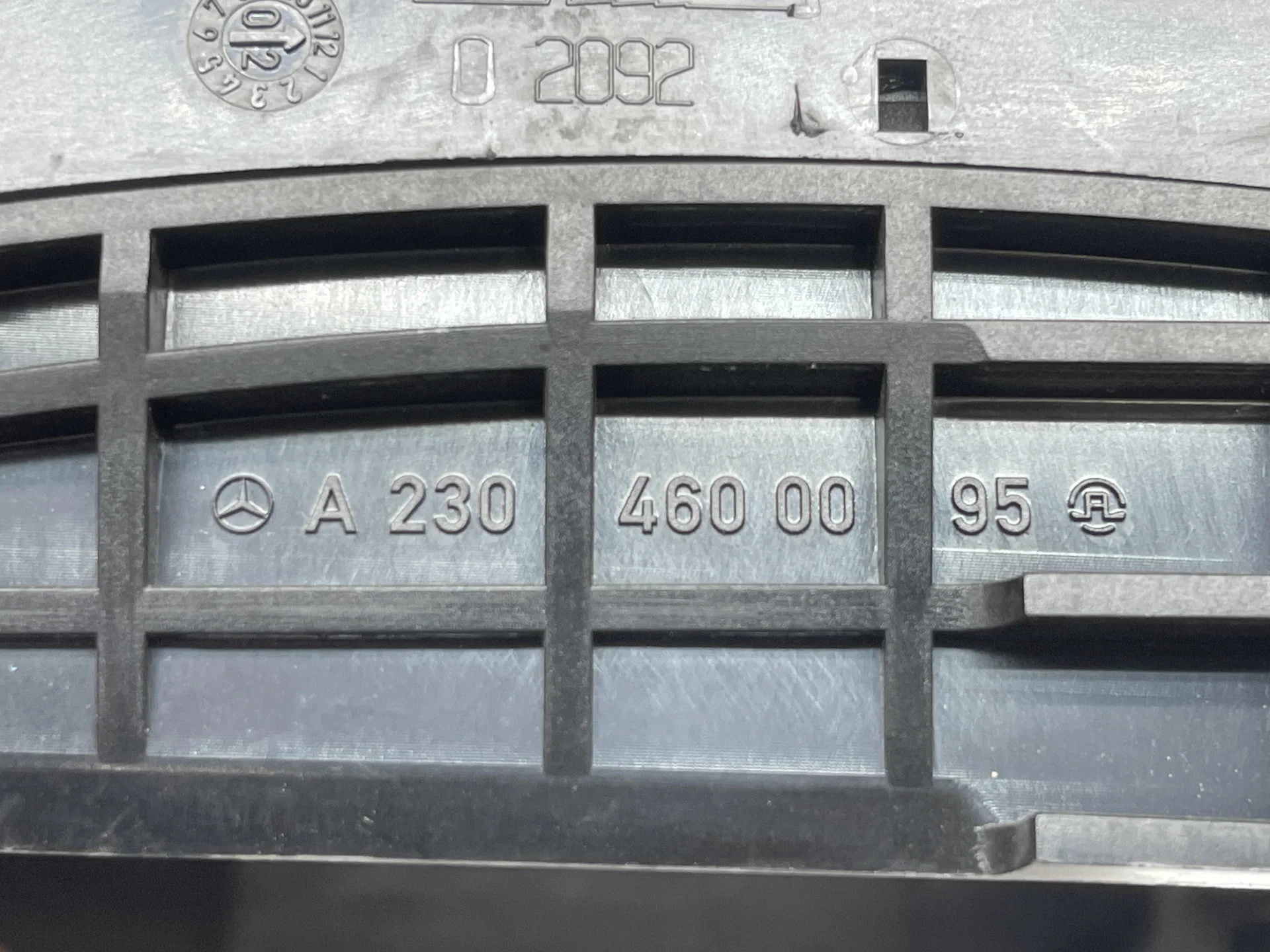 Кожух рулевой колонки Mercedes-Benz R230  A2304600095 - миниатюра 3