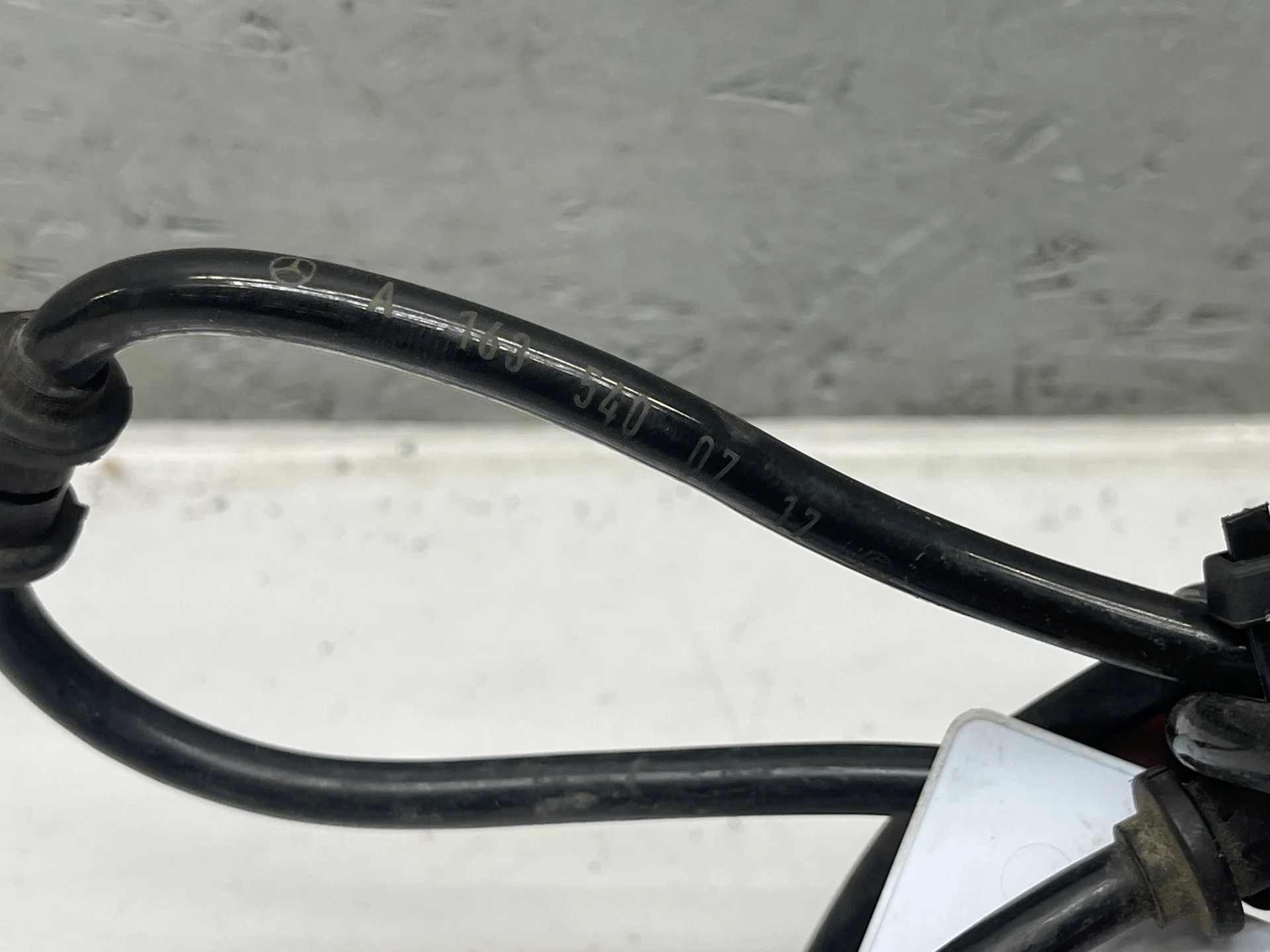 Датчик ABS передний левый Mercedes-Benz W163  A1635400717 - миниатюра 4