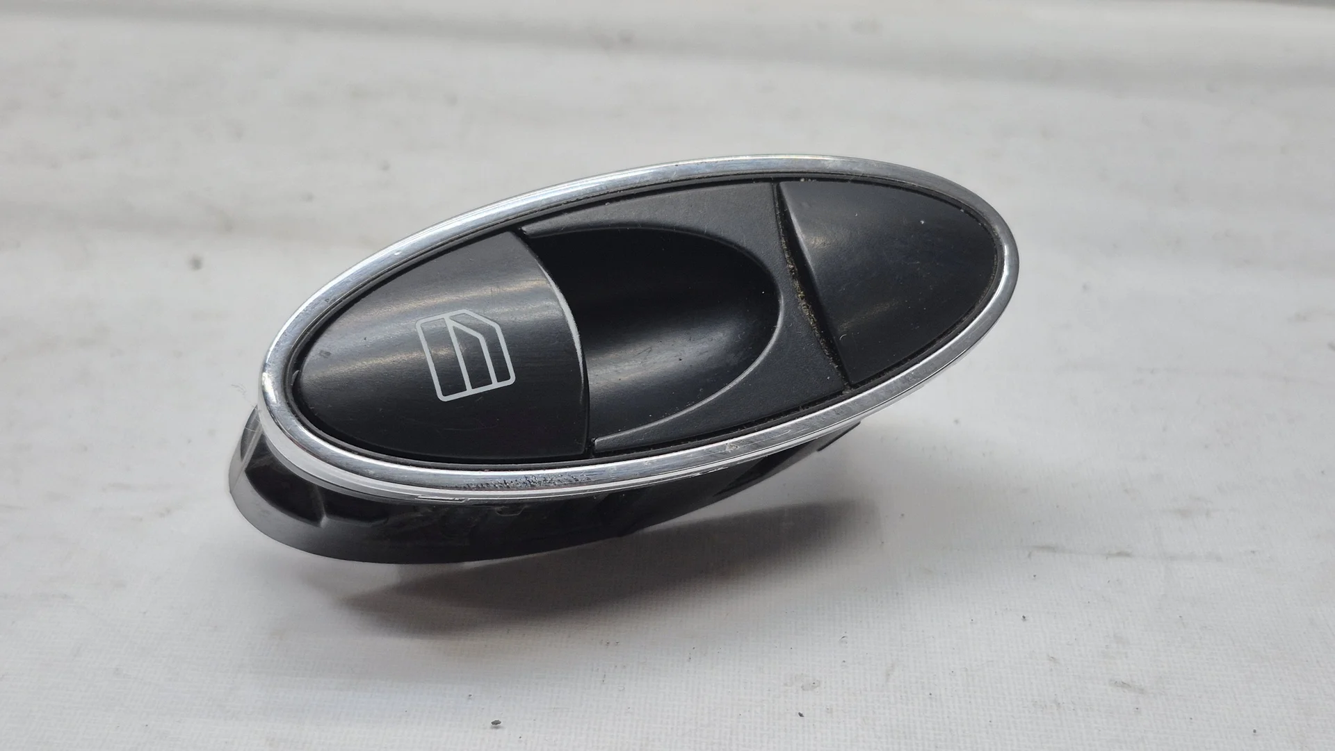 Кнопка стеклоподъёмника Mercedes-Benz W211 A2118211351 - изображение 1