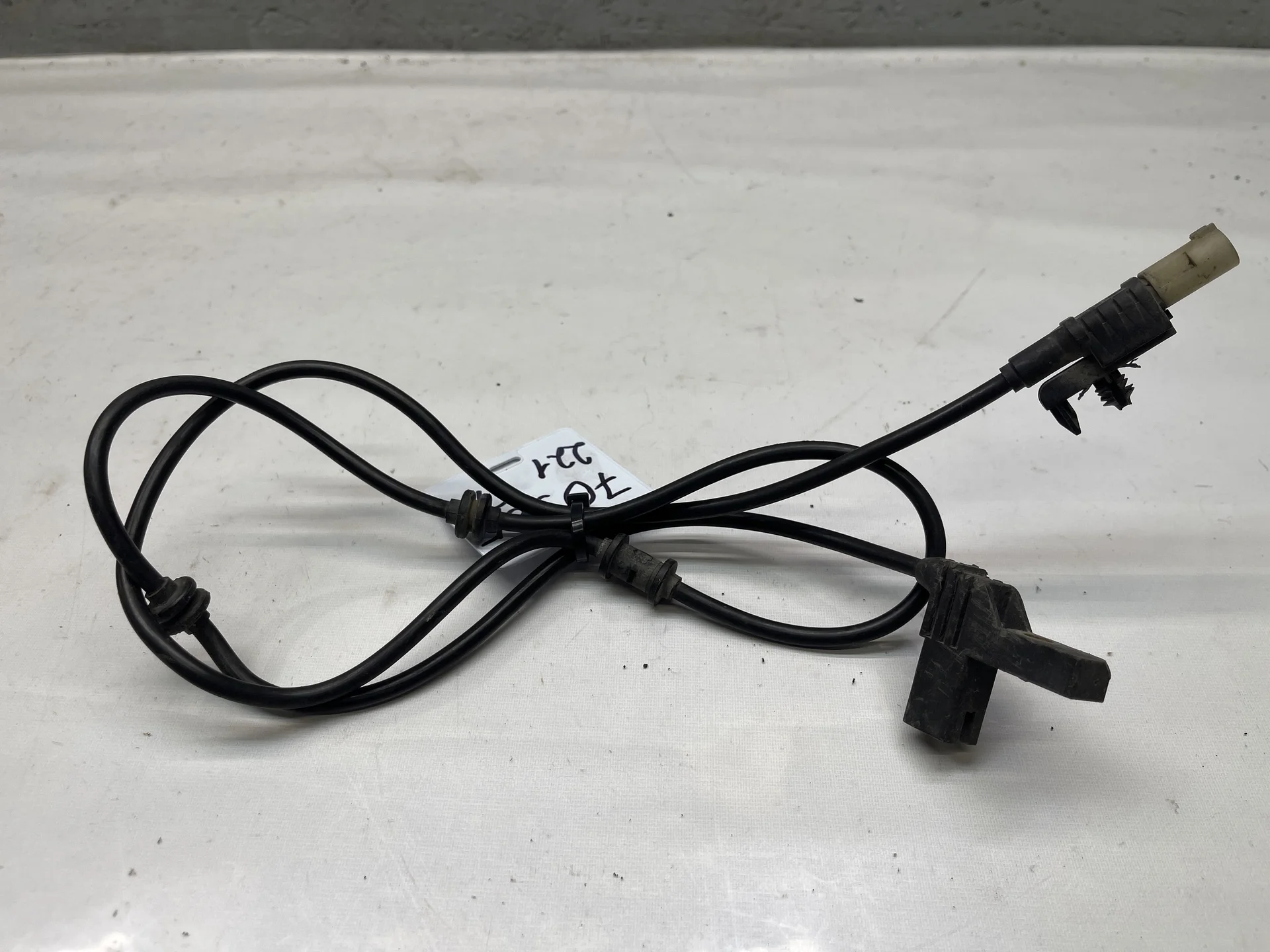 Проводка датчика износа передних колодок Mercedes-Benz W221 A2215400205 - изображение 1