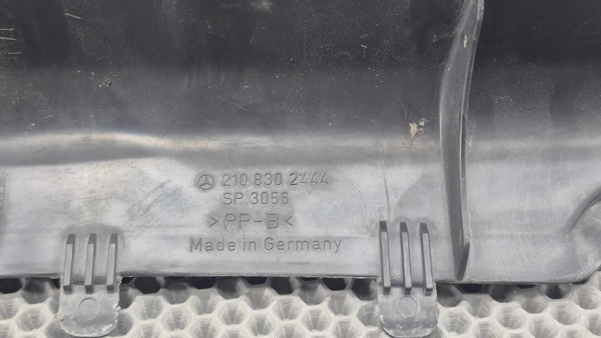 Водосток лобового стекла (жабо) Mercedes-Benz W210  A2108302444 - миниатюра 3