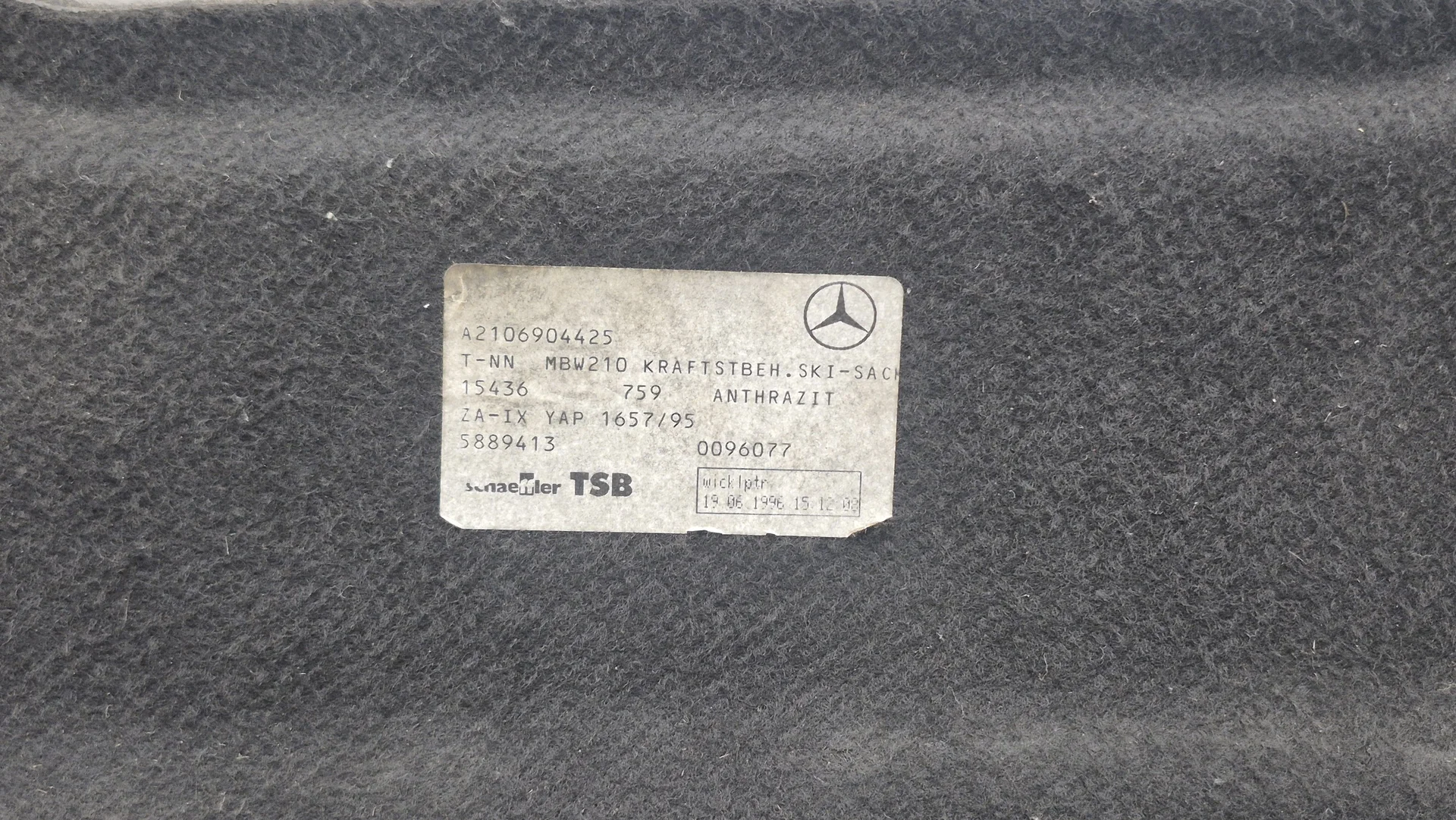 Обшивка багажного отделения Mercedes-Benz W210 A2106904425 - миниатюра 3