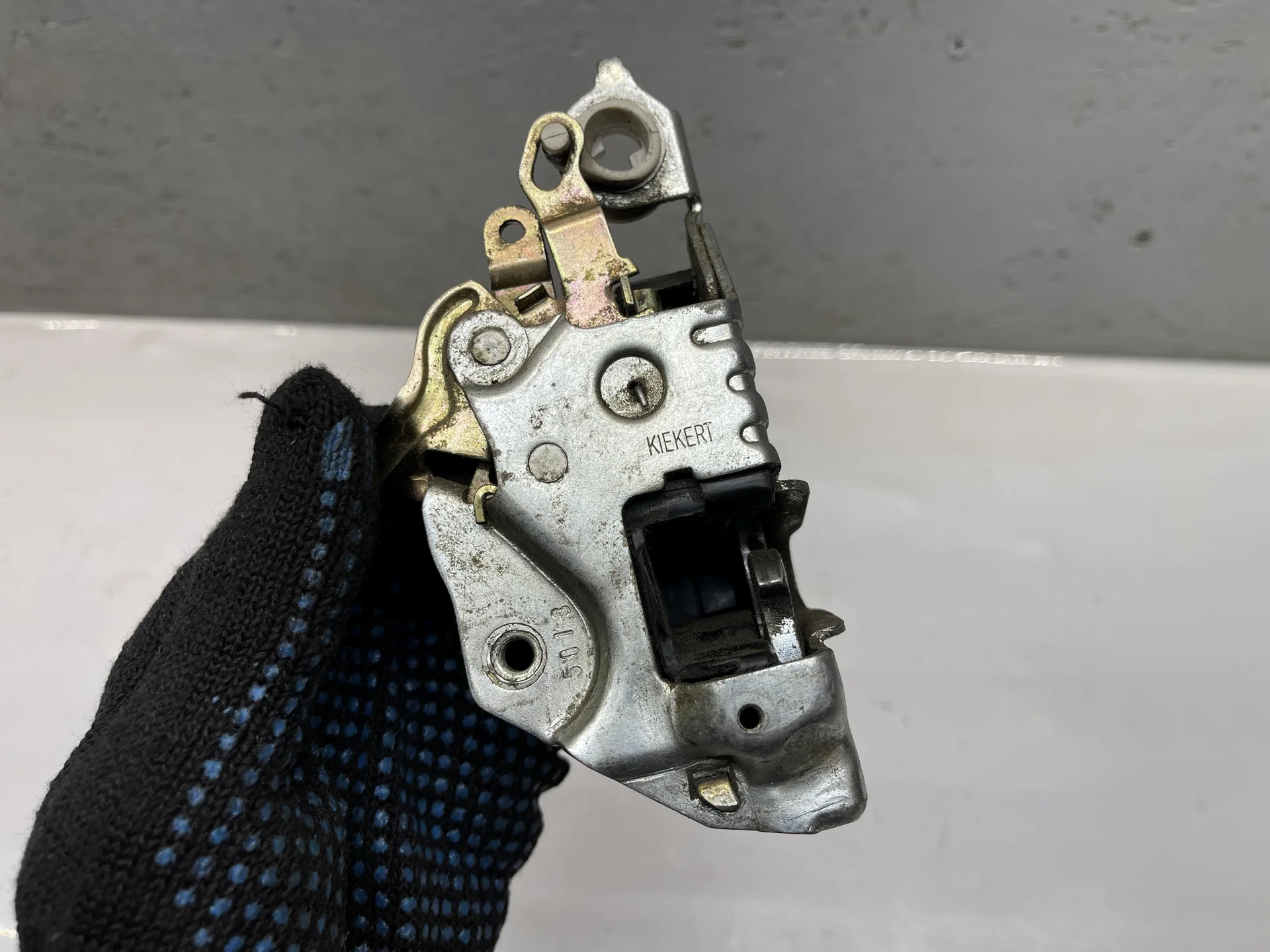 Замок двери передней правой Mercedes-Benz W124 111 A1247201235 - миниатюра 3