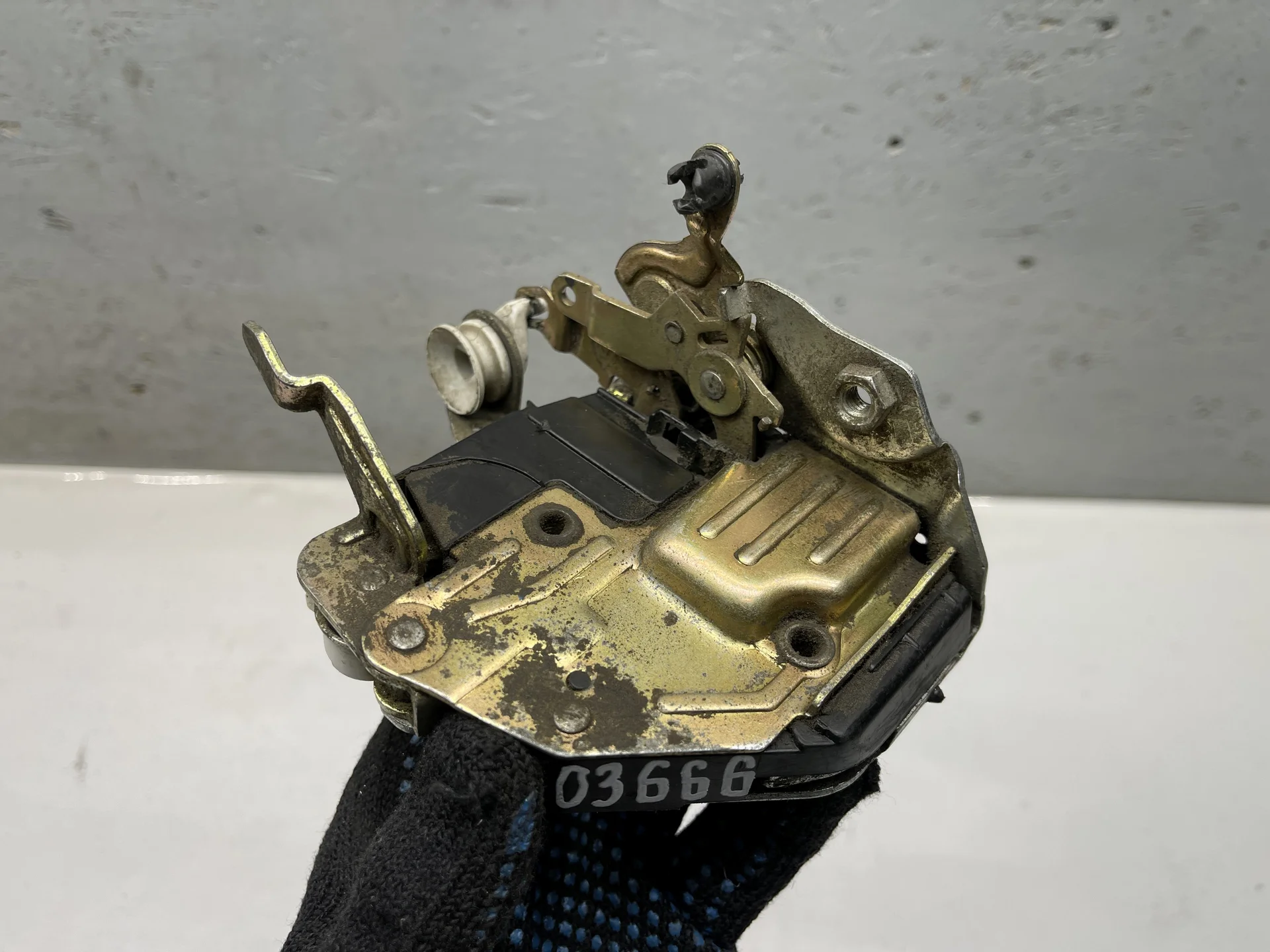 Замок двери передней правой Mercedes-Benz W124 111 A1247201235 - миниатюра 5