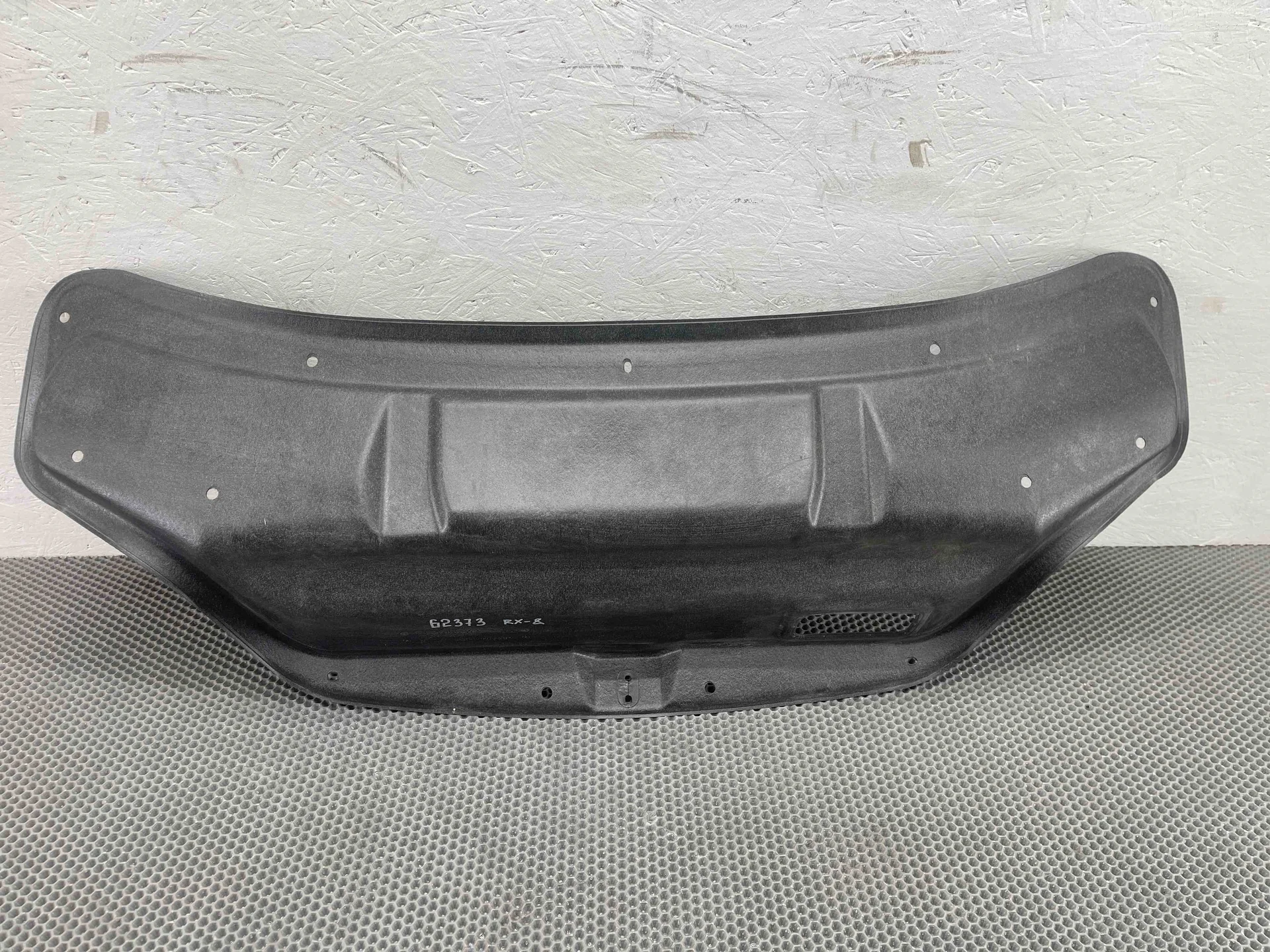 Обшивка крышки багажника Mazda RX-8 SE F151688WX - миниатюра 2