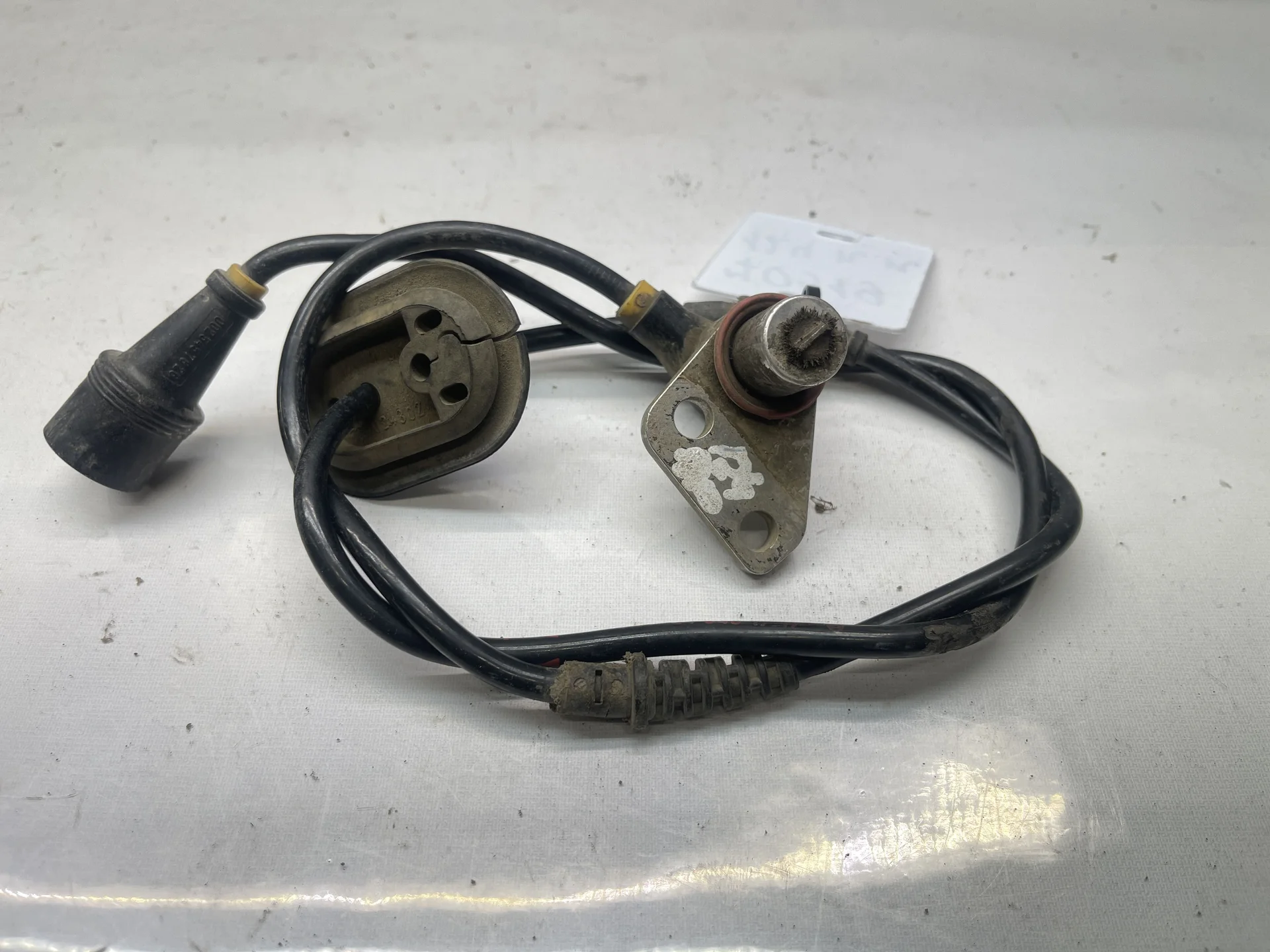 Датчик ABS передний правый Mercedes-Benz W124 A1245401717 - изображение 1