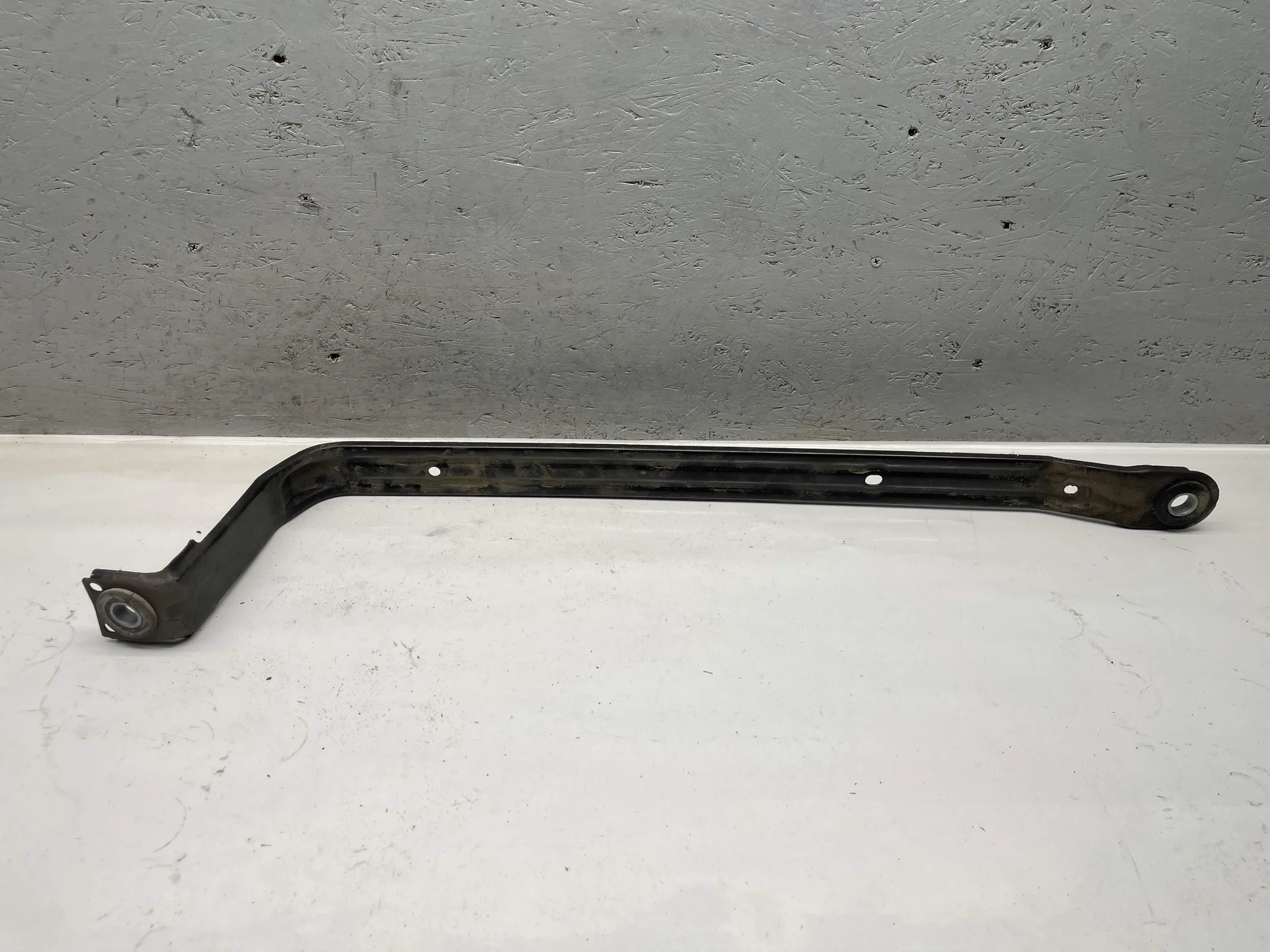 Лента крепления бензобака Mercedes-Benz W212 271 A2124700140 - изображение 1