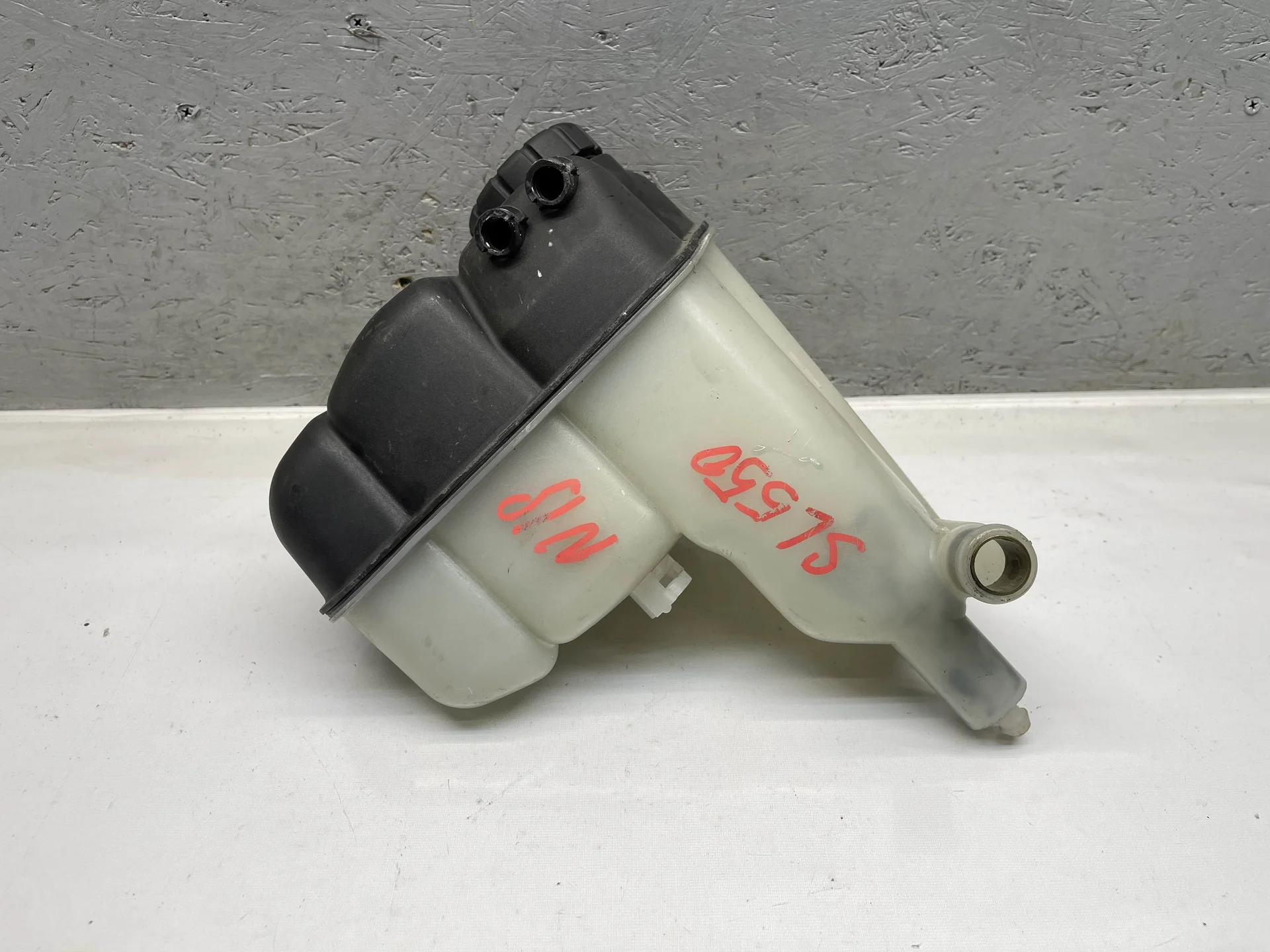 Расширительный бачок Mercedes-Benz R230 272 A2305000249 - изображение 1