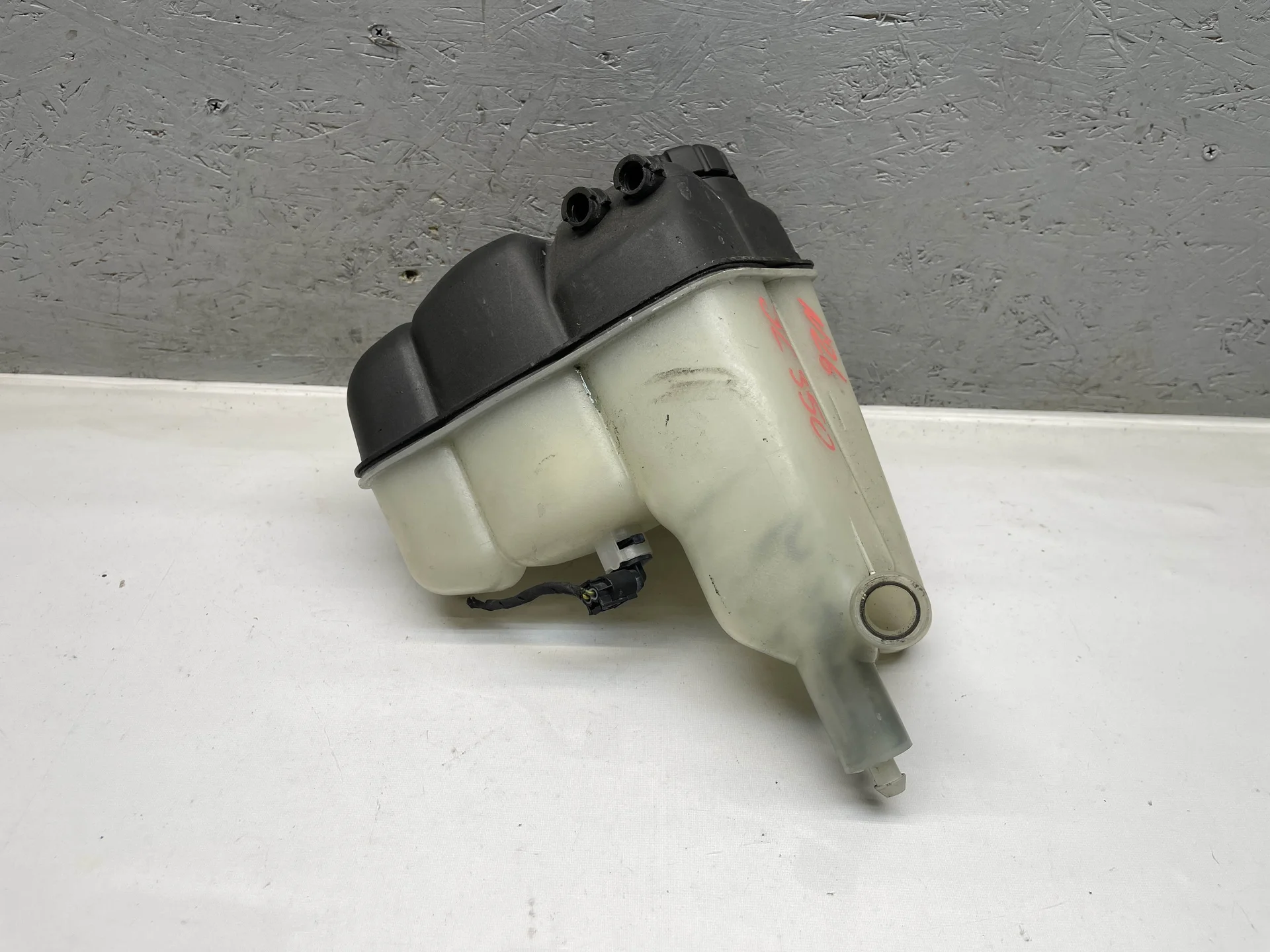 Расширительный бачок Mercedes-Benz R230 272 A2305000249 - изображение 1