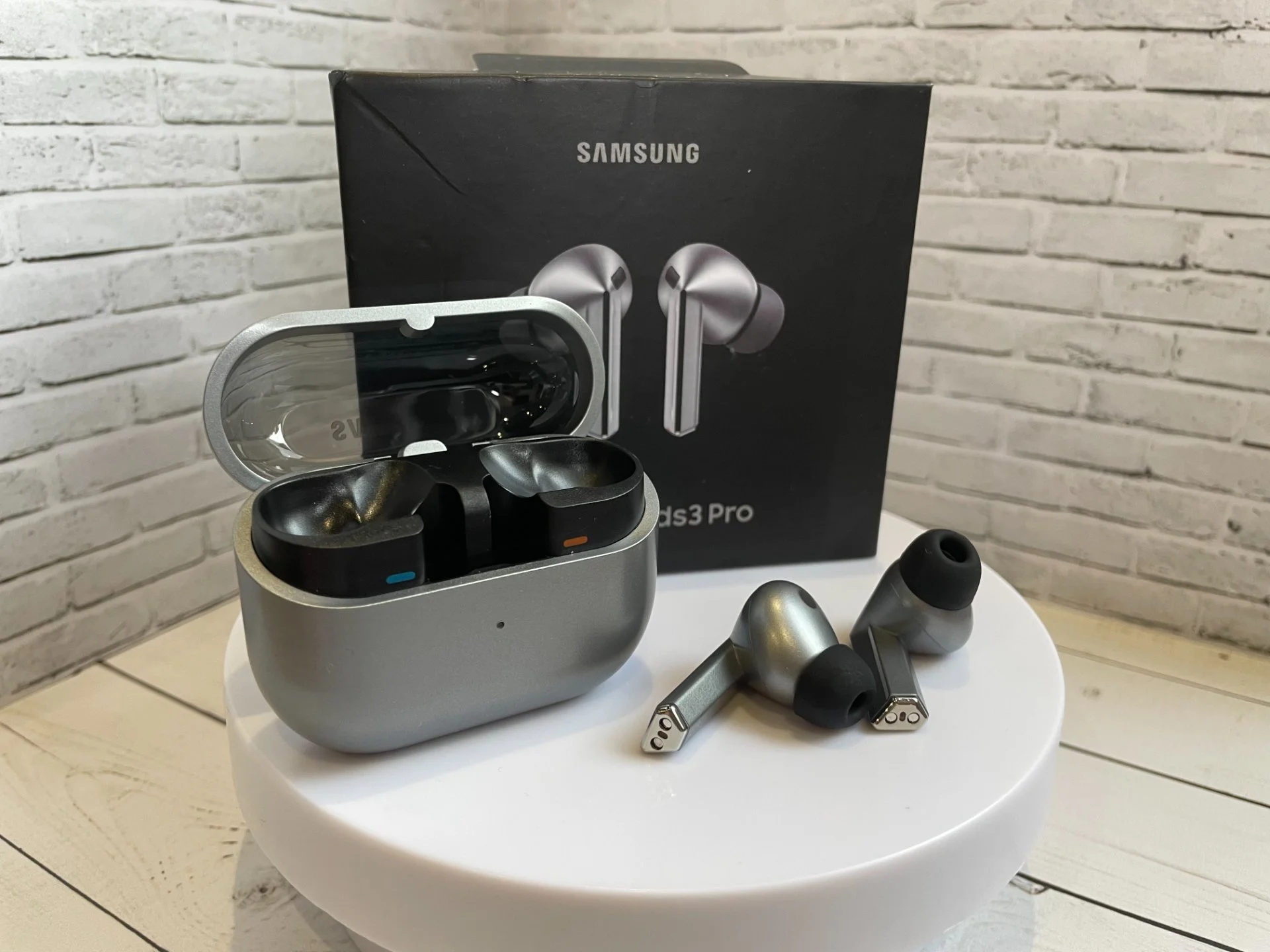 Наушники Samsung Galaxy Buds 3 Pro - миниатюра 2