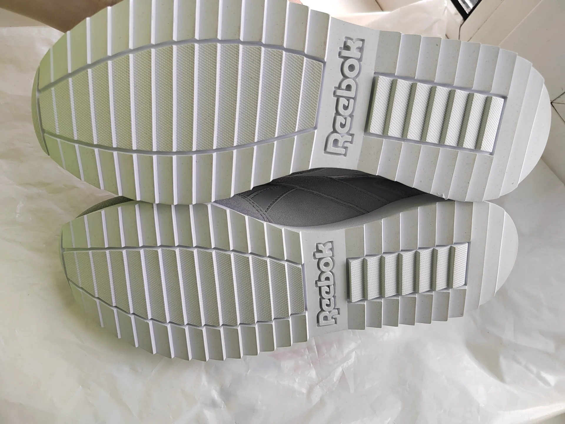 Кроссовки Reebok - миниатюра 2