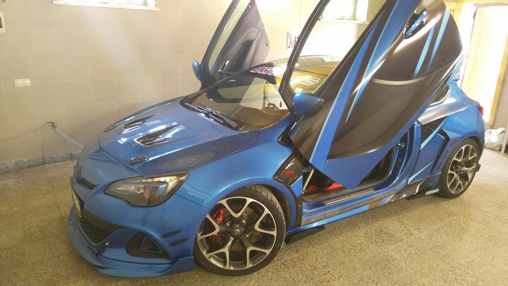 Тюнинг капот на Опель Астра GTC/OPC J - миниатюра 5