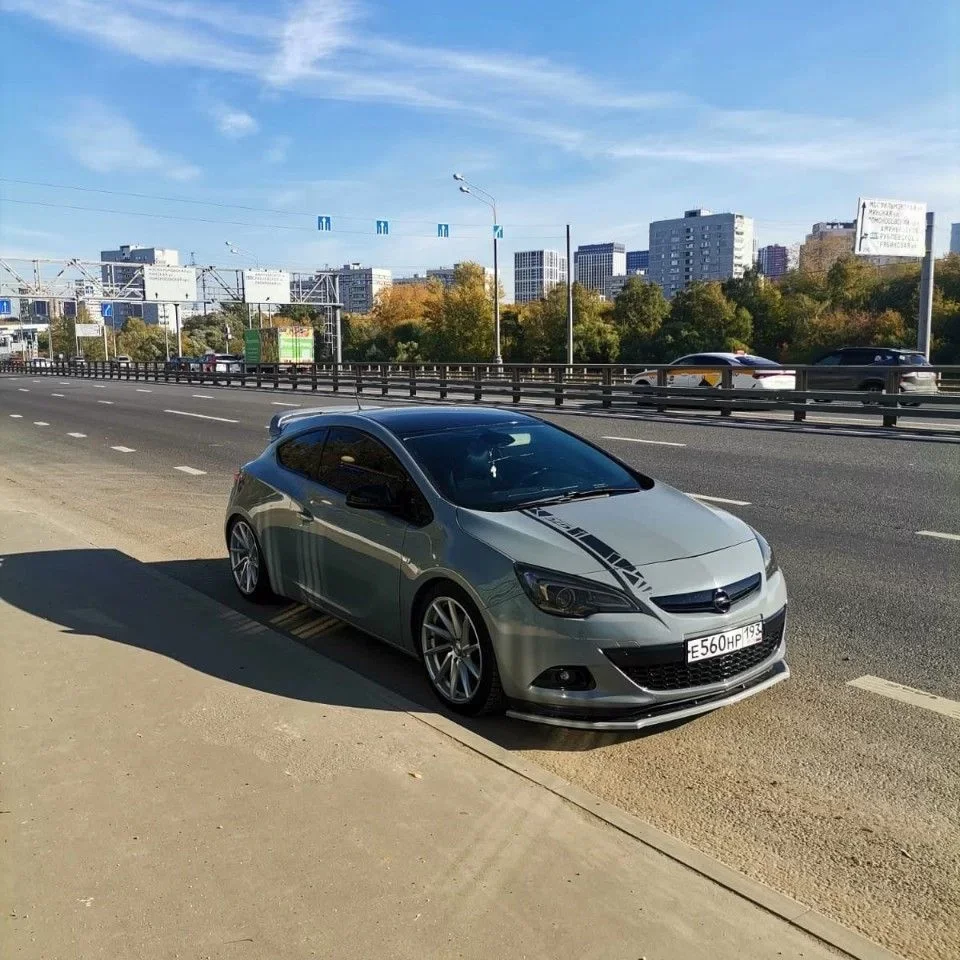 Сплиттер переднего бампера для Opel Astra GTC (отличная копия Maxton)