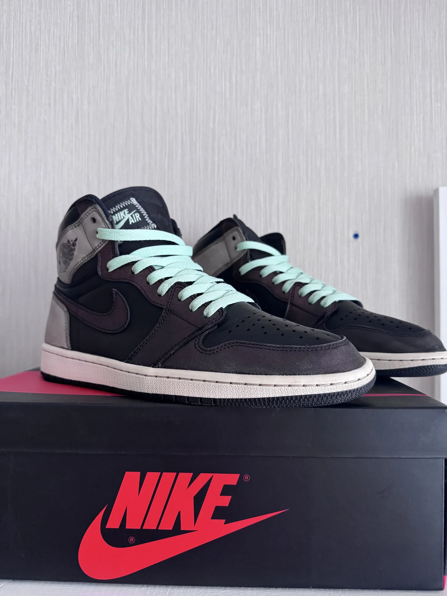 Кроссовки Nike Air Jordan 1 High Patina - изображение 1