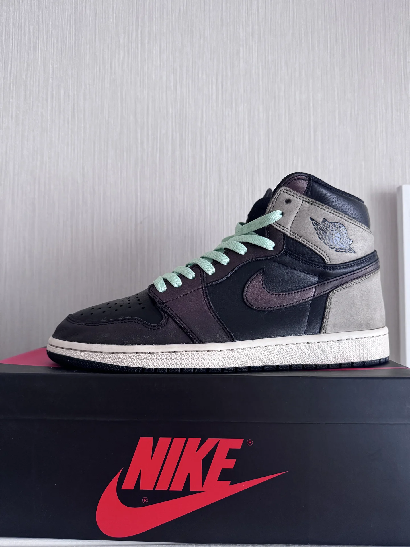 Кроссовки Nike Air Jordan 1 High Patina - миниатюра 4