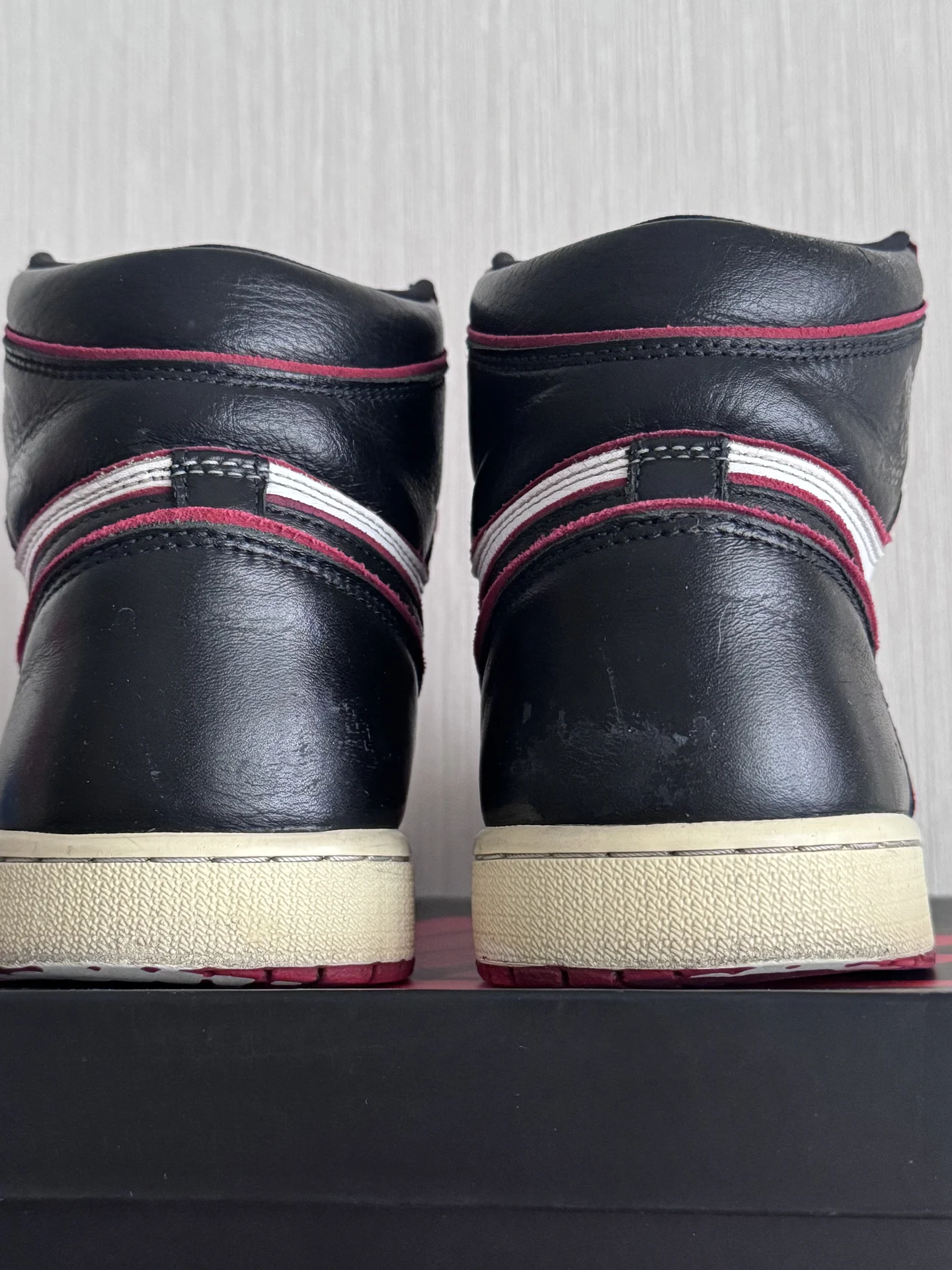 Кроссовки Nike Air Jordan 1 High Bloodline - миниатюра 5