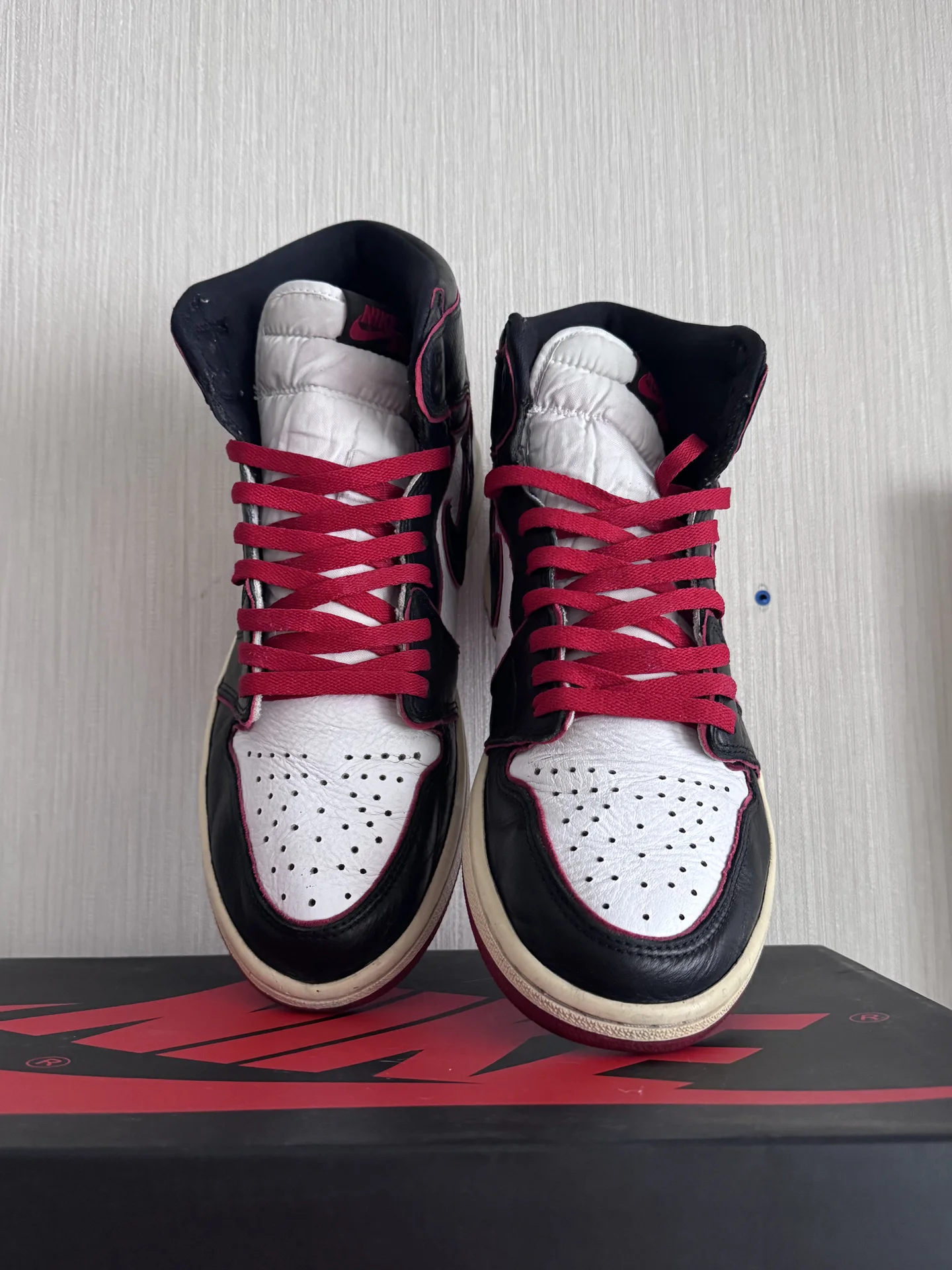 Кроссовки Nike Air Jordan 1 High Bloodline - миниатюра 6