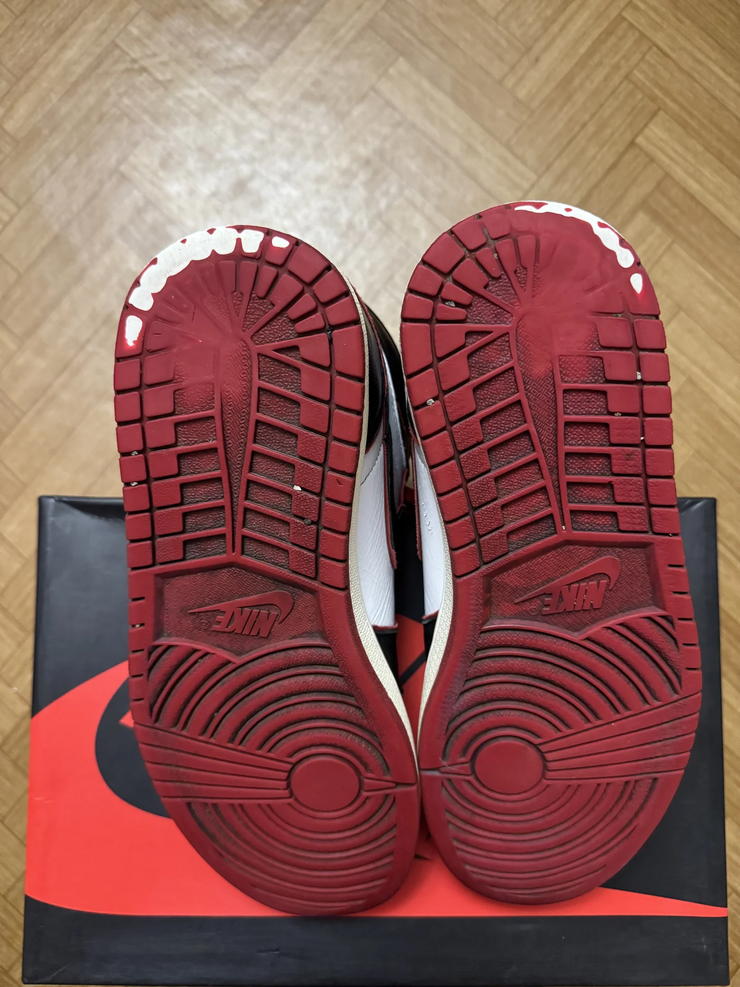 Кроссовки Nike Air Jordan 1 High Bloodline - миниатюра 7