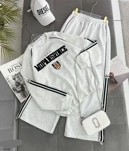 Спортивный костюм женский