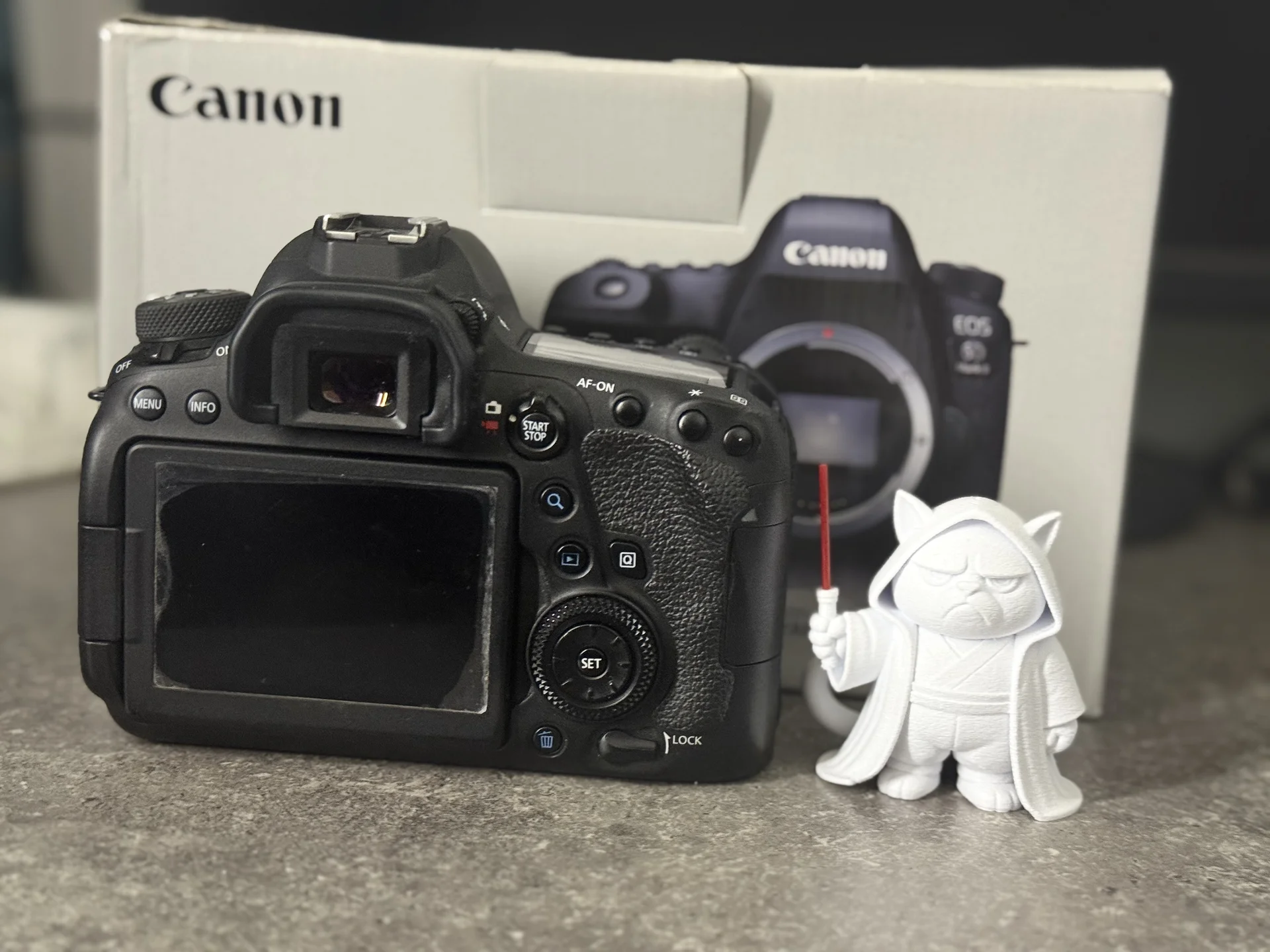 Canon 6d mark 2 - миниатюра 2