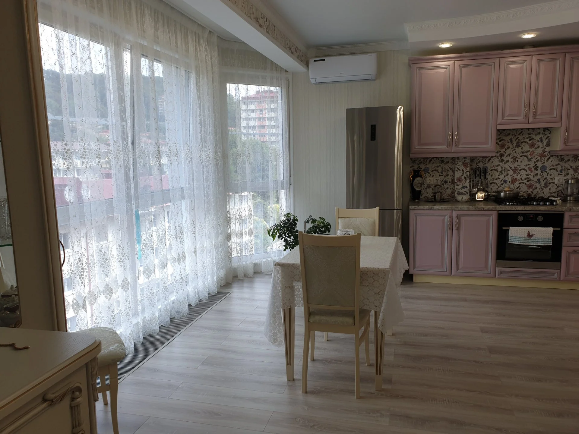 Квартира-студия в центре Сочи. - миниатюра 3