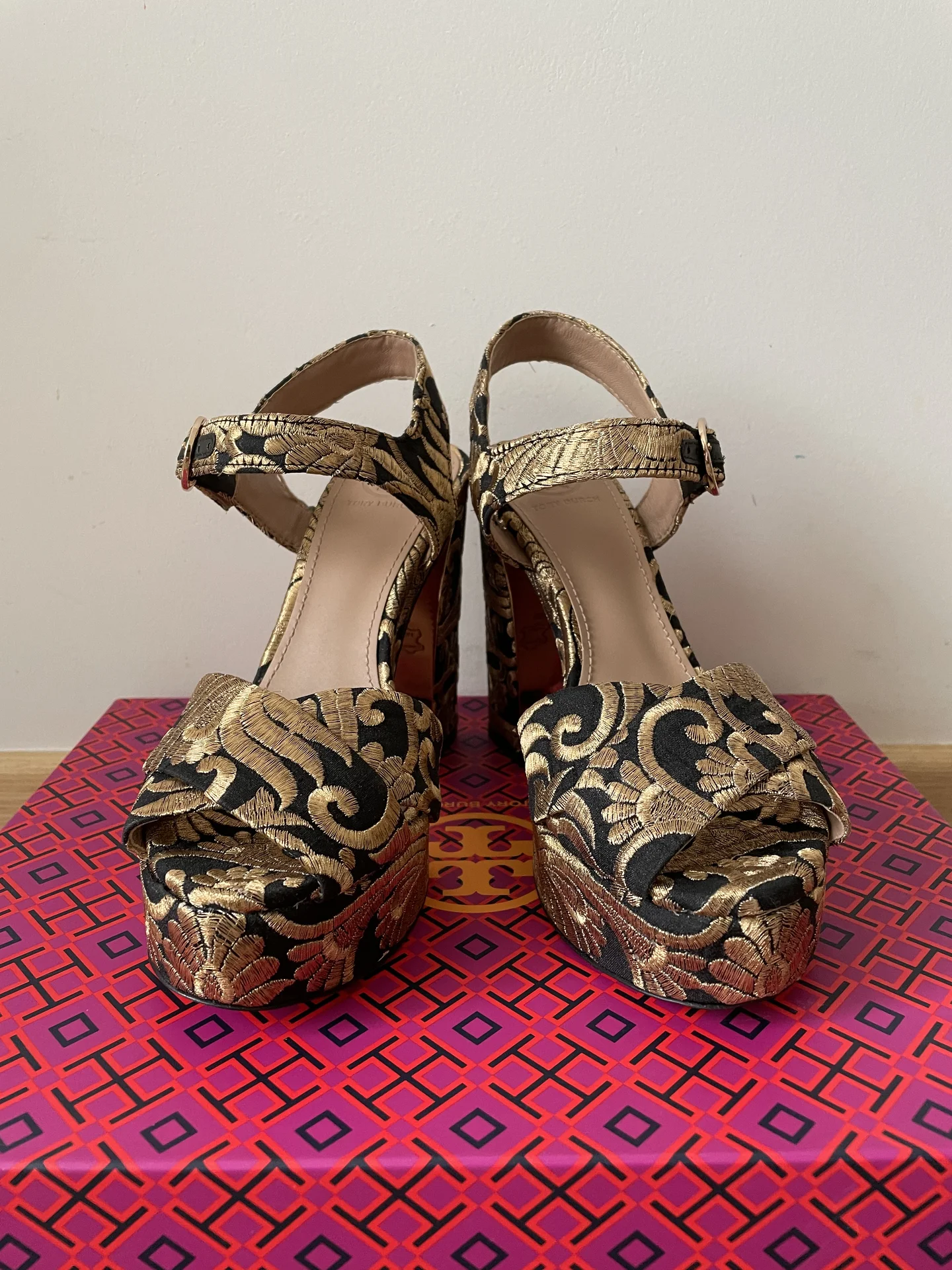 Новые золотые босоножки Tory Burch, р.36 - изображение 1