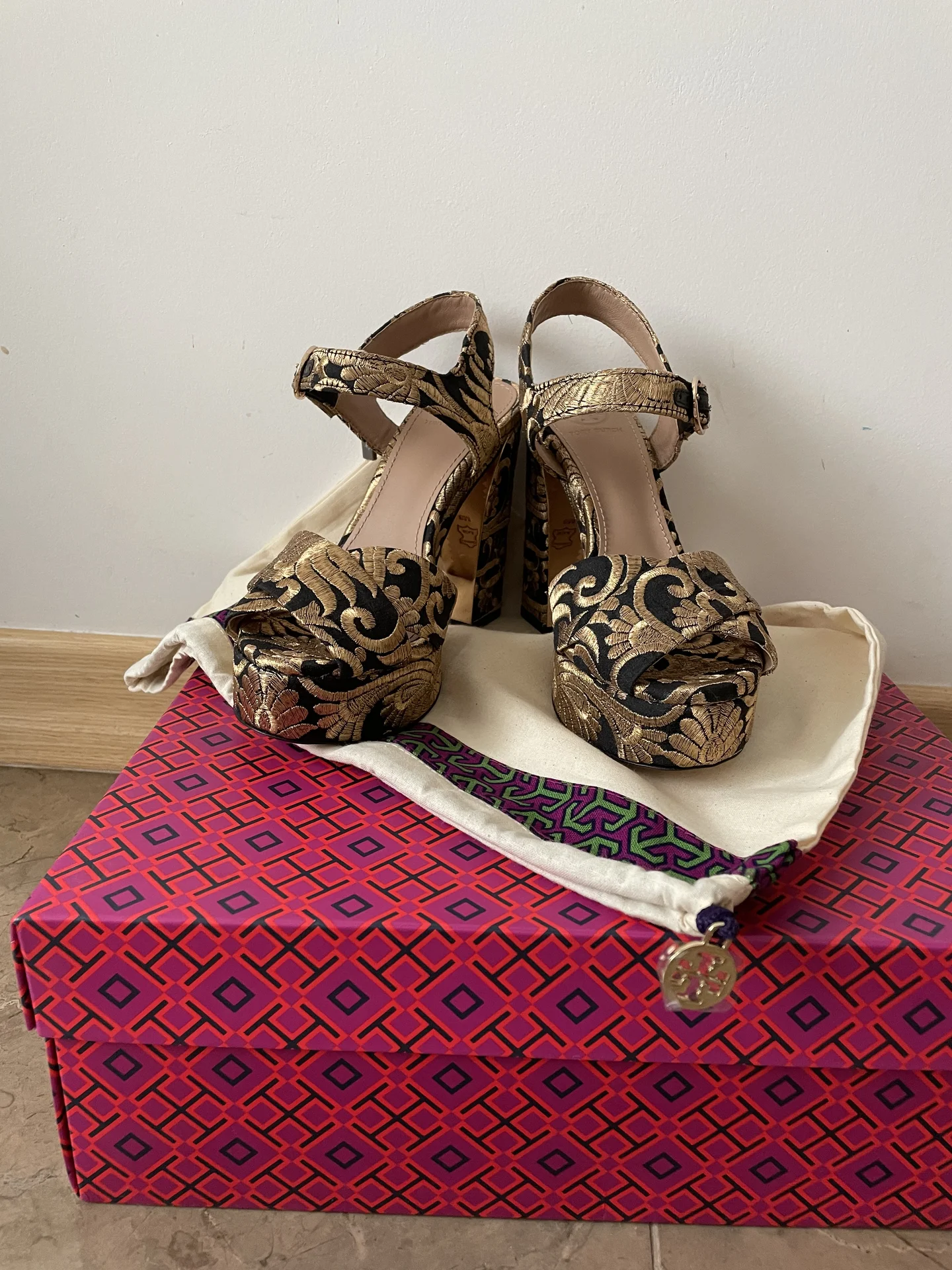 Новые золотые босоножки Tory Burch, р.36 - миниатюра 2
