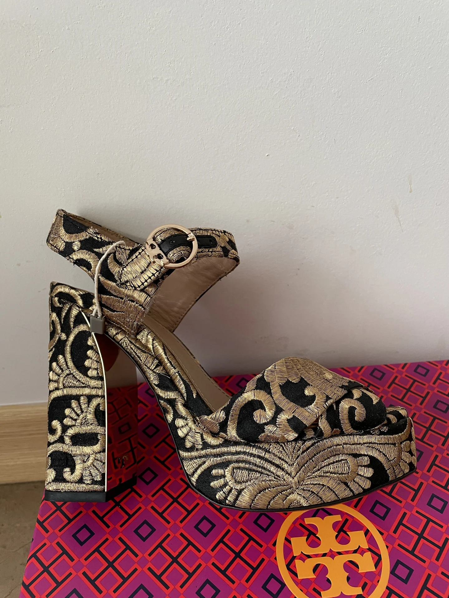 Новые золотые босоножки Tory Burch, р.36 - миниатюра 3