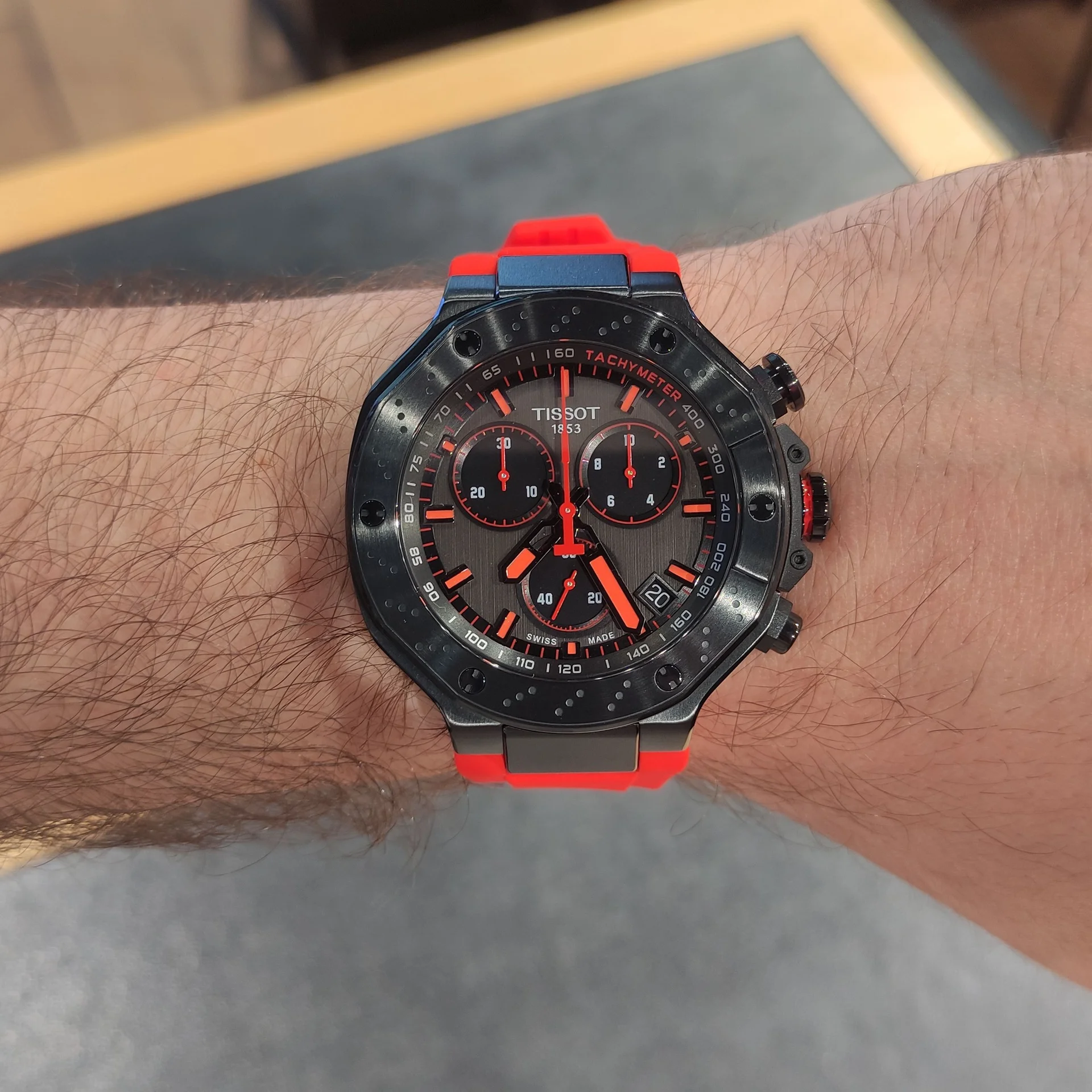 Мужские часы Tissot T141.417.37.061.01 оригинал - миниатюра 2