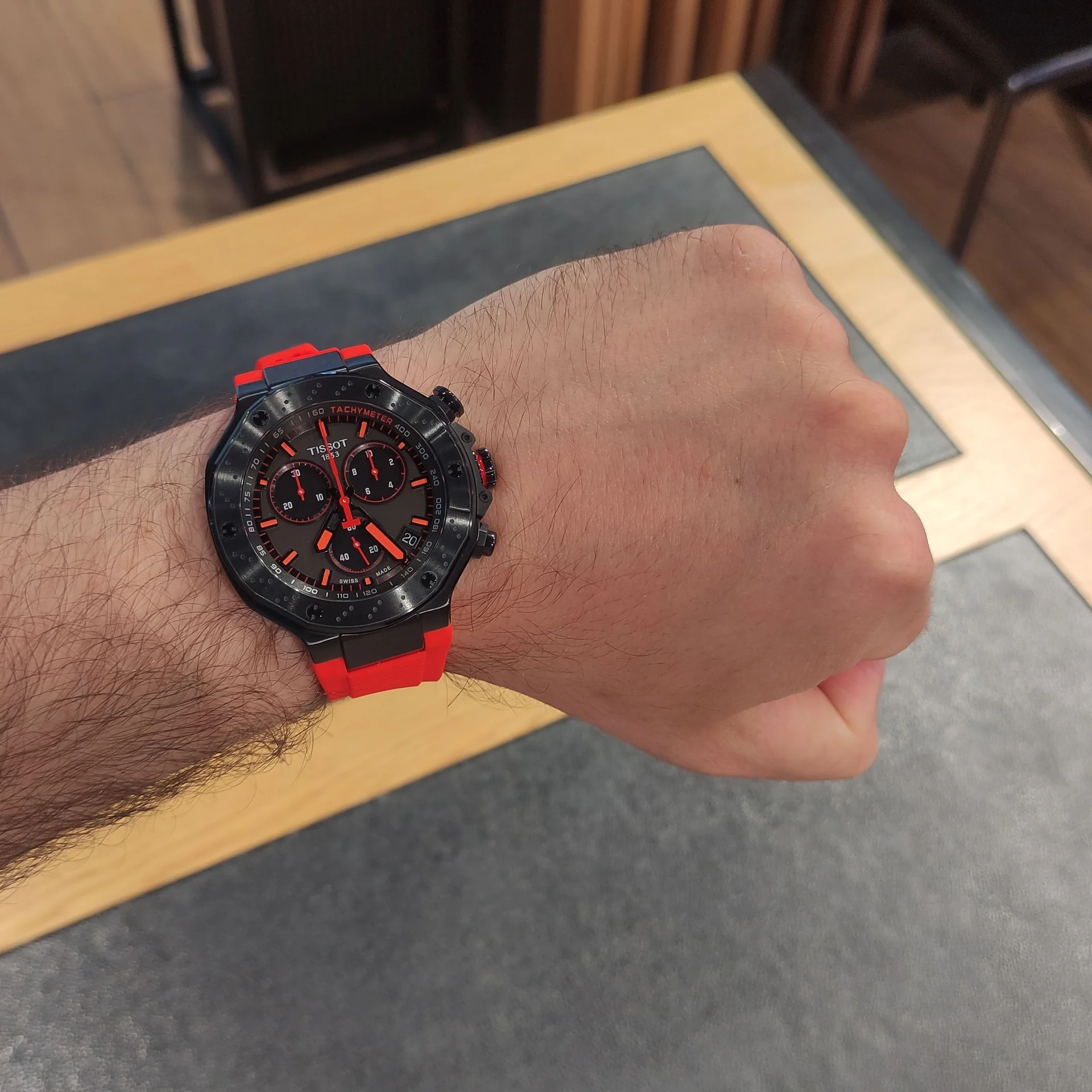 Мужские часы Tissot T141.417.37.061.01 оригинал - миниатюра 3