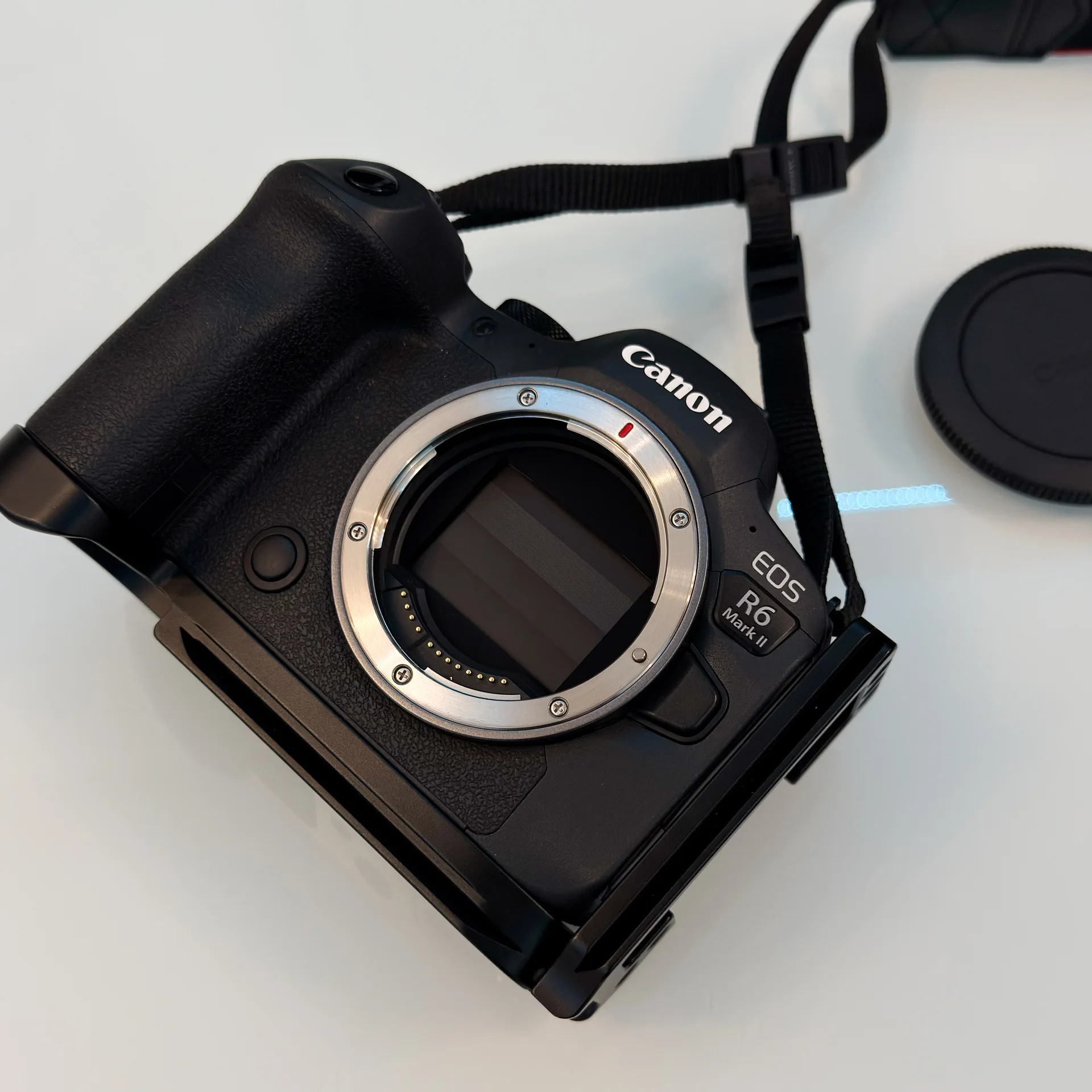 Canon EOS R6 mark lI+зарадяный блок+карты+сумка - изображение 1