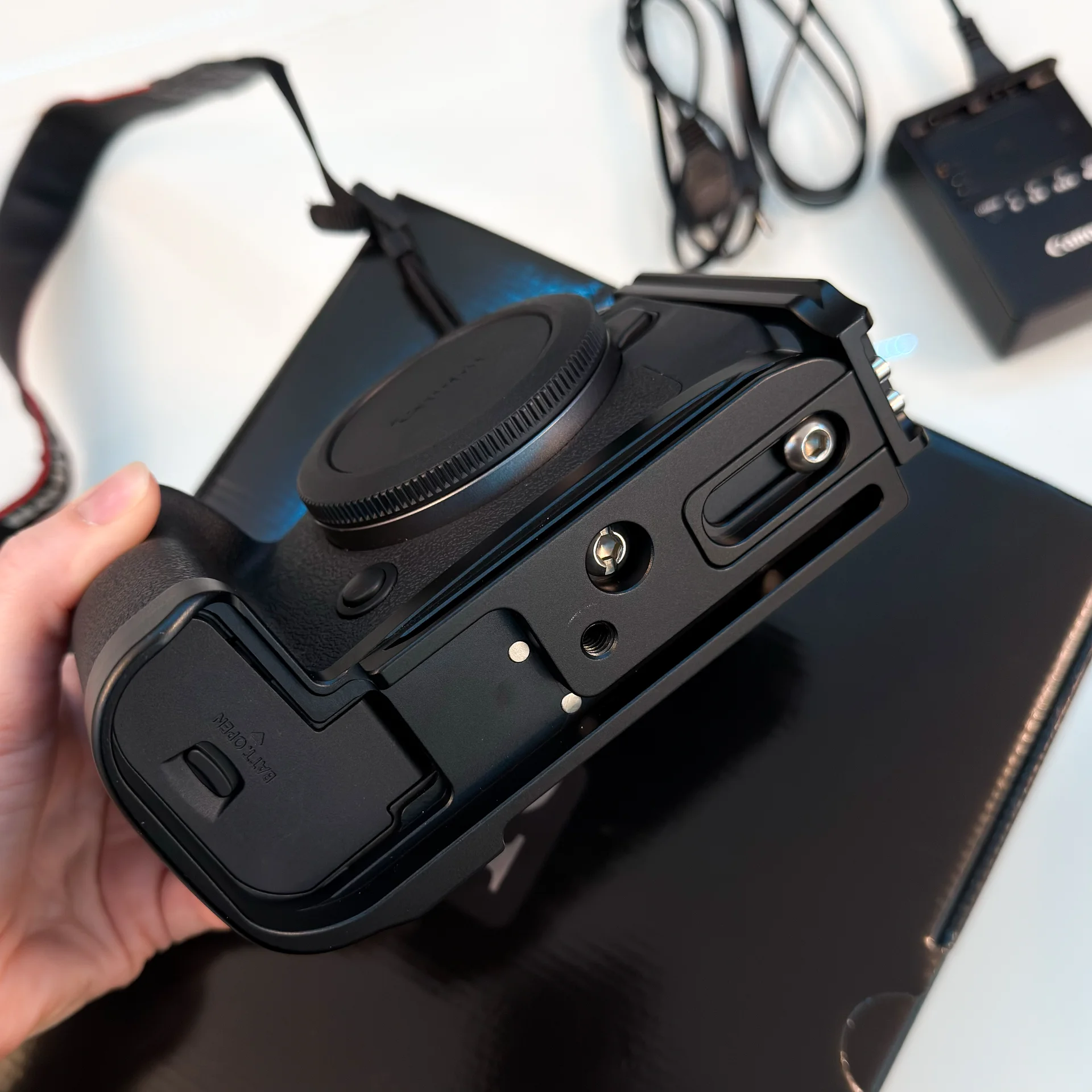 Canon EOS R6 mark lI+зарадяный блок+карты+сумка - миниатюра 7