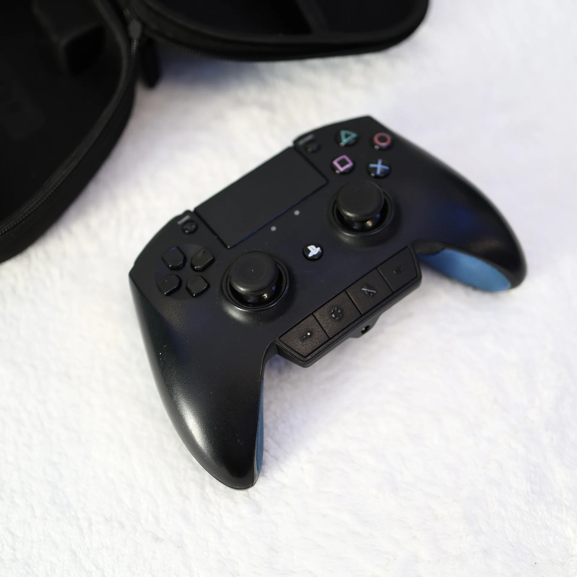 Геймпад PS4/PC Razer Raiju Gaming Controller