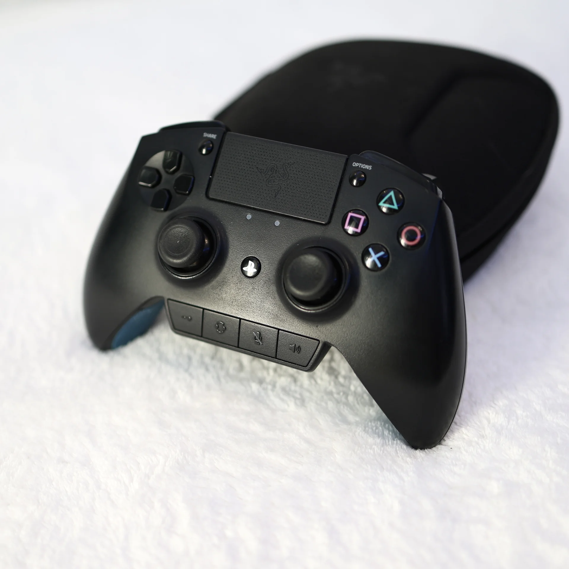 Геймпад PS4/PC Razer Raiju Gaming Controller - миниатюра 4