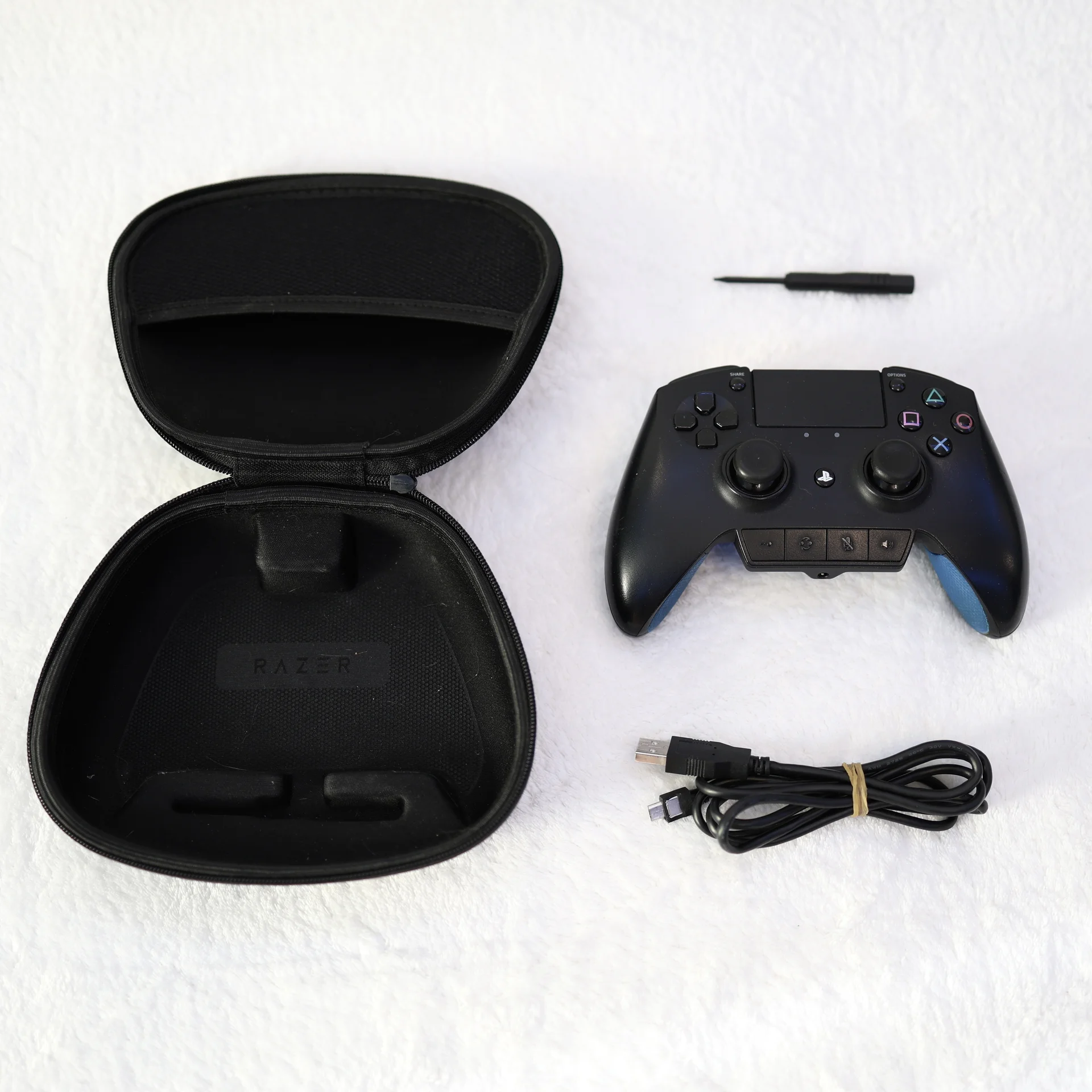 Геймпад PS4/PC Razer Raiju Gaming Controller - миниатюра 5
