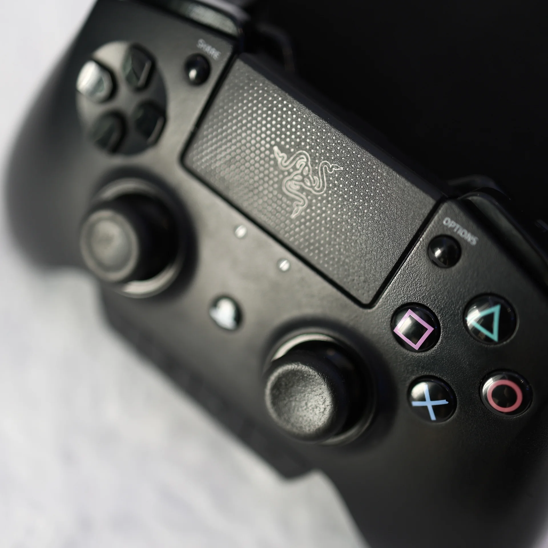 Геймпад PS4/PC Razer Raiju Gaming Controller - миниатюра 8