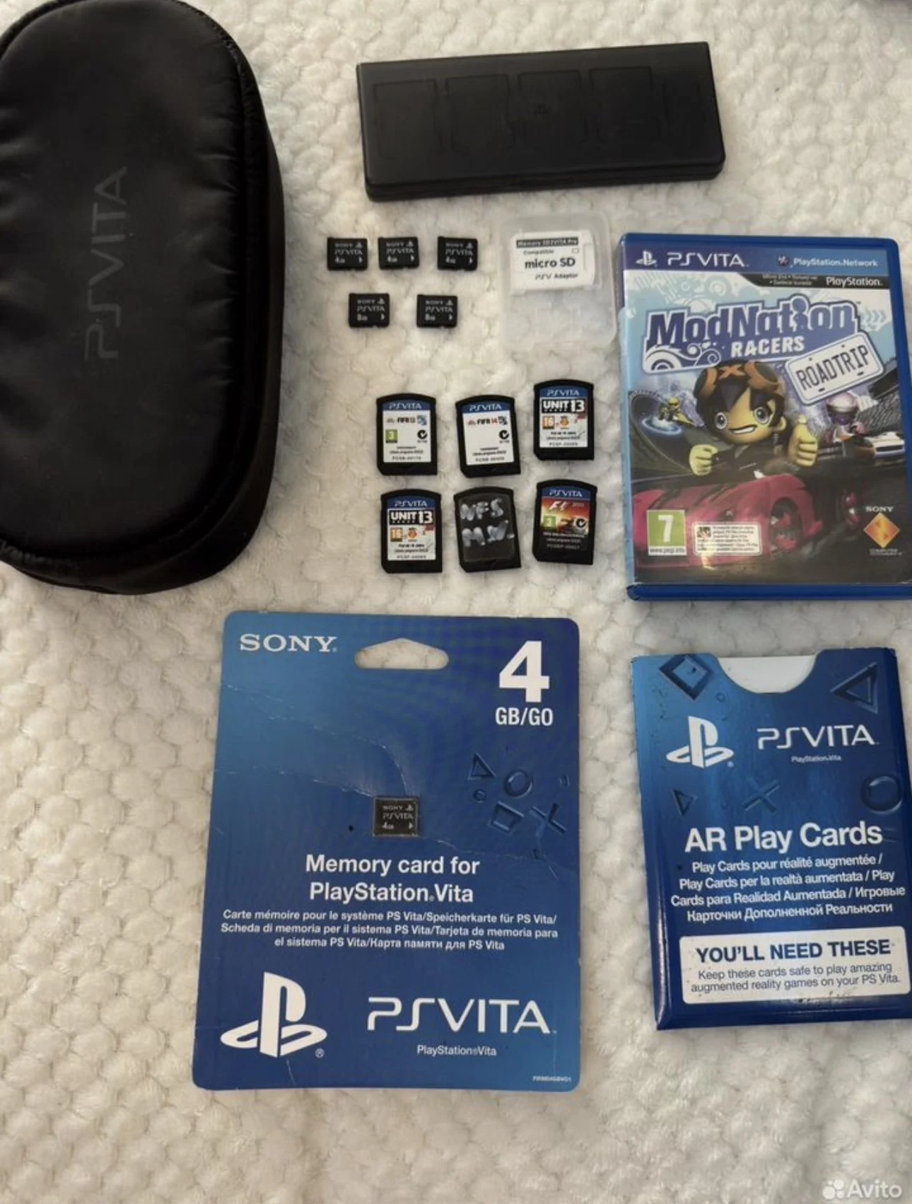 7 картриджей и 6 карт памяти ps vita одним лотом - изображение 1