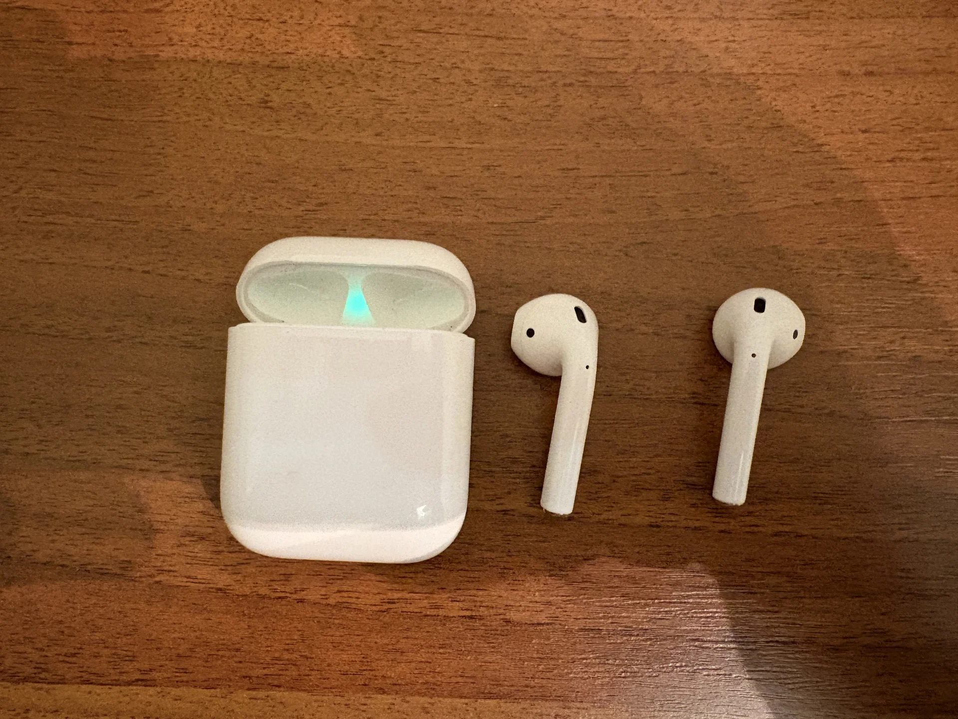 Продам AirPods - миниатюра 3