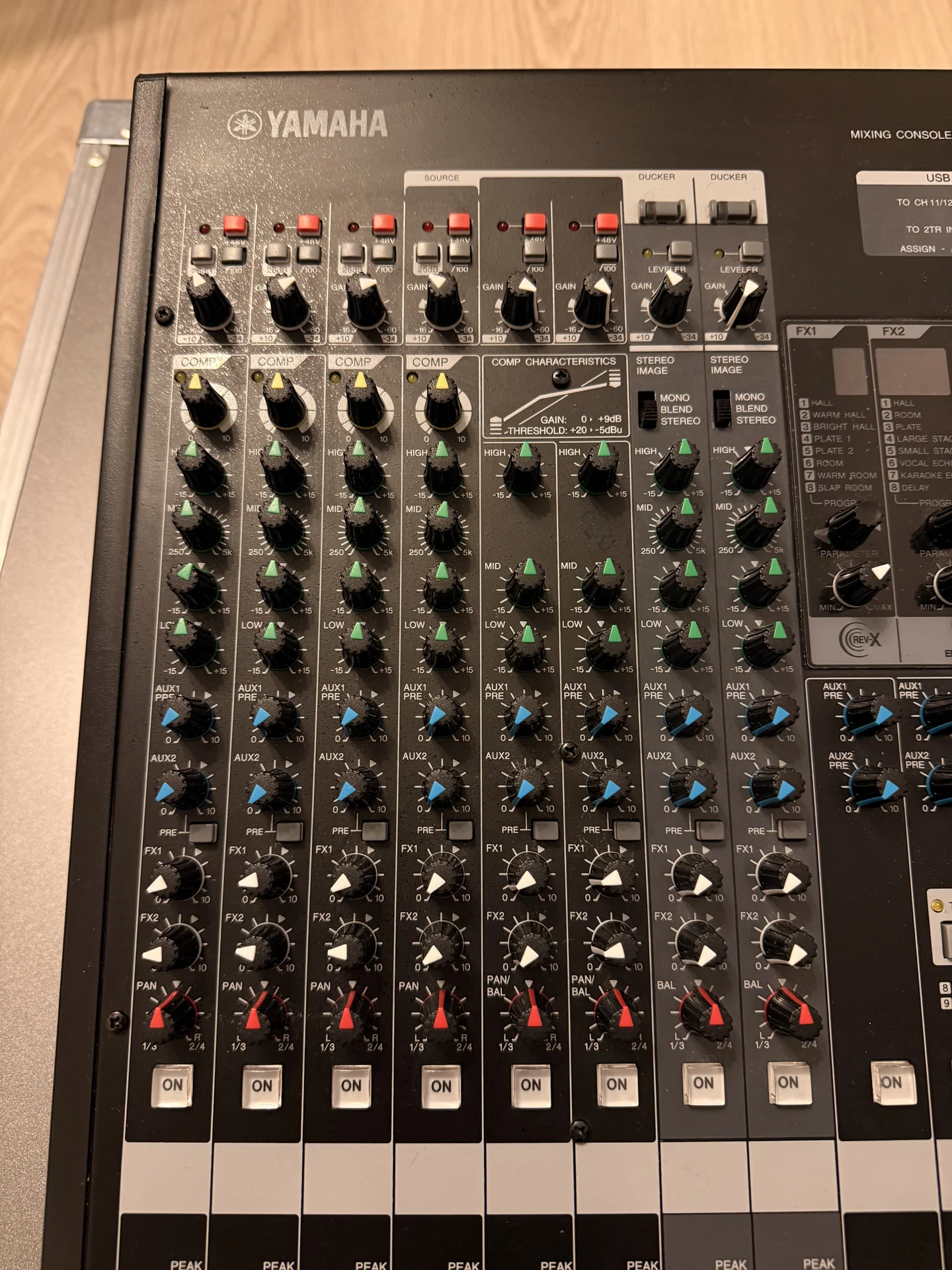 Микшерный пульт Yamaha mgp12x - миниатюра 2