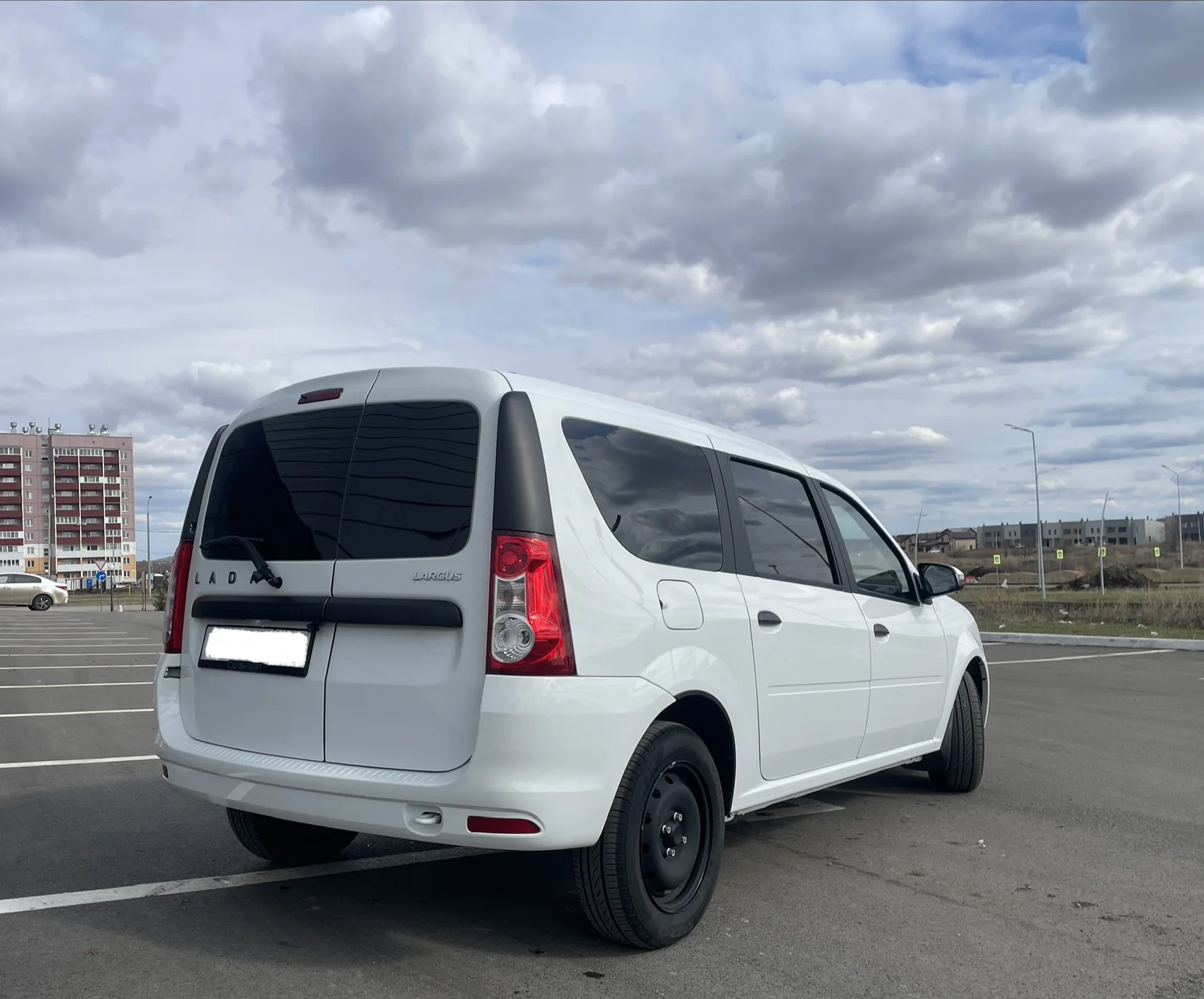 Аренда (прокат) автомобиля Лада Ларгус - миниатюра 2