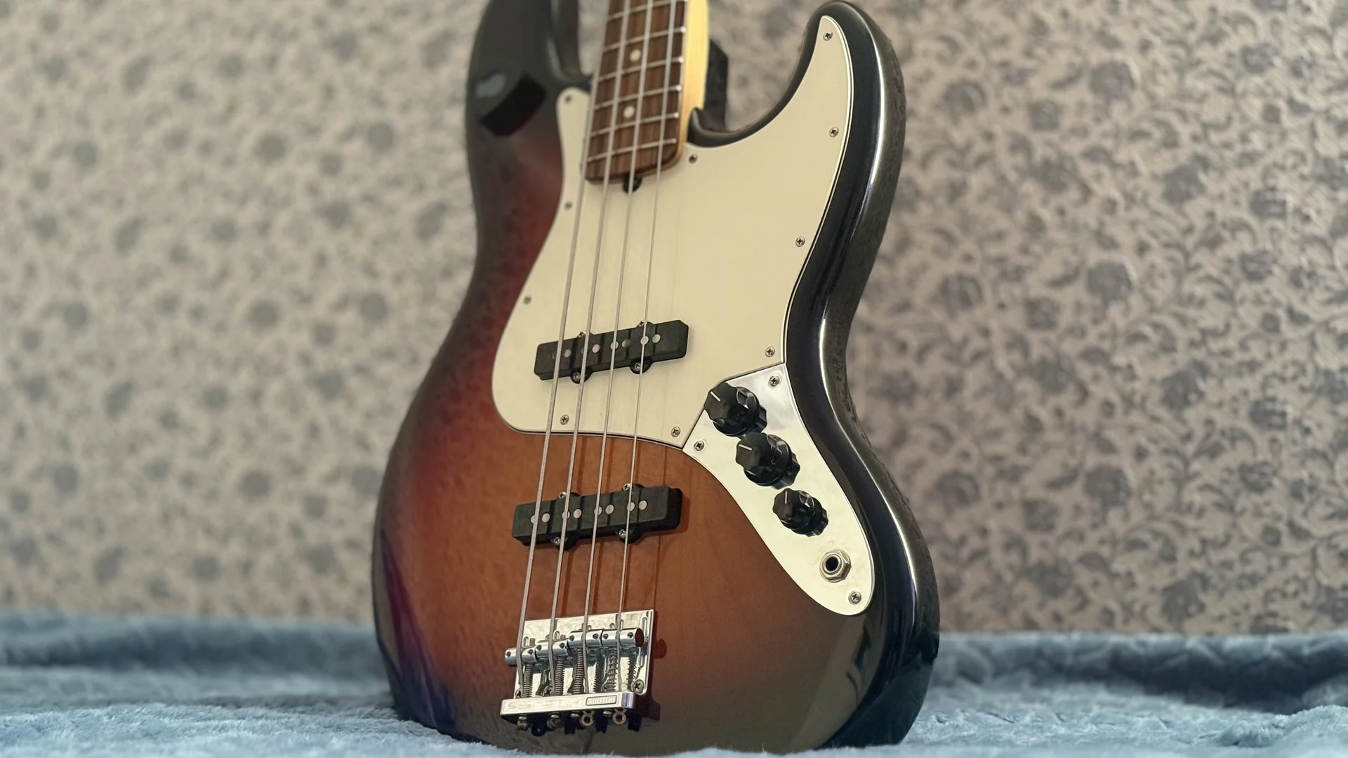 Бас гитара Fender Jazz Bass USA - миниатюра 2